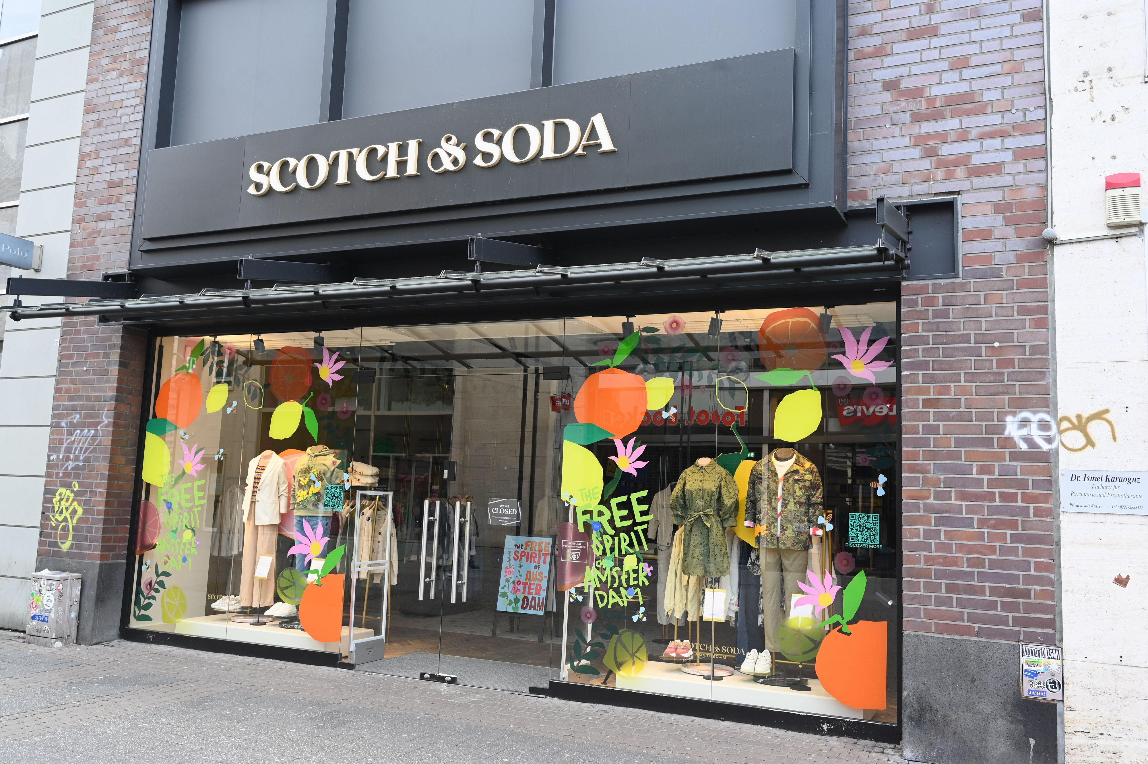 Neben dem Standort in 1010 Wien, Seilergasse 12 befinden sich weitere Betriebsstätten in 1070 Wien, Zollgerasse 2 sowie im Outlet Center in Parndorf.