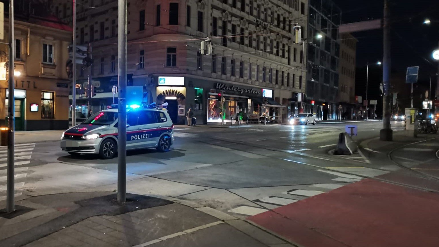 Heftiger Crash in Wien – Polizei im Einsatz