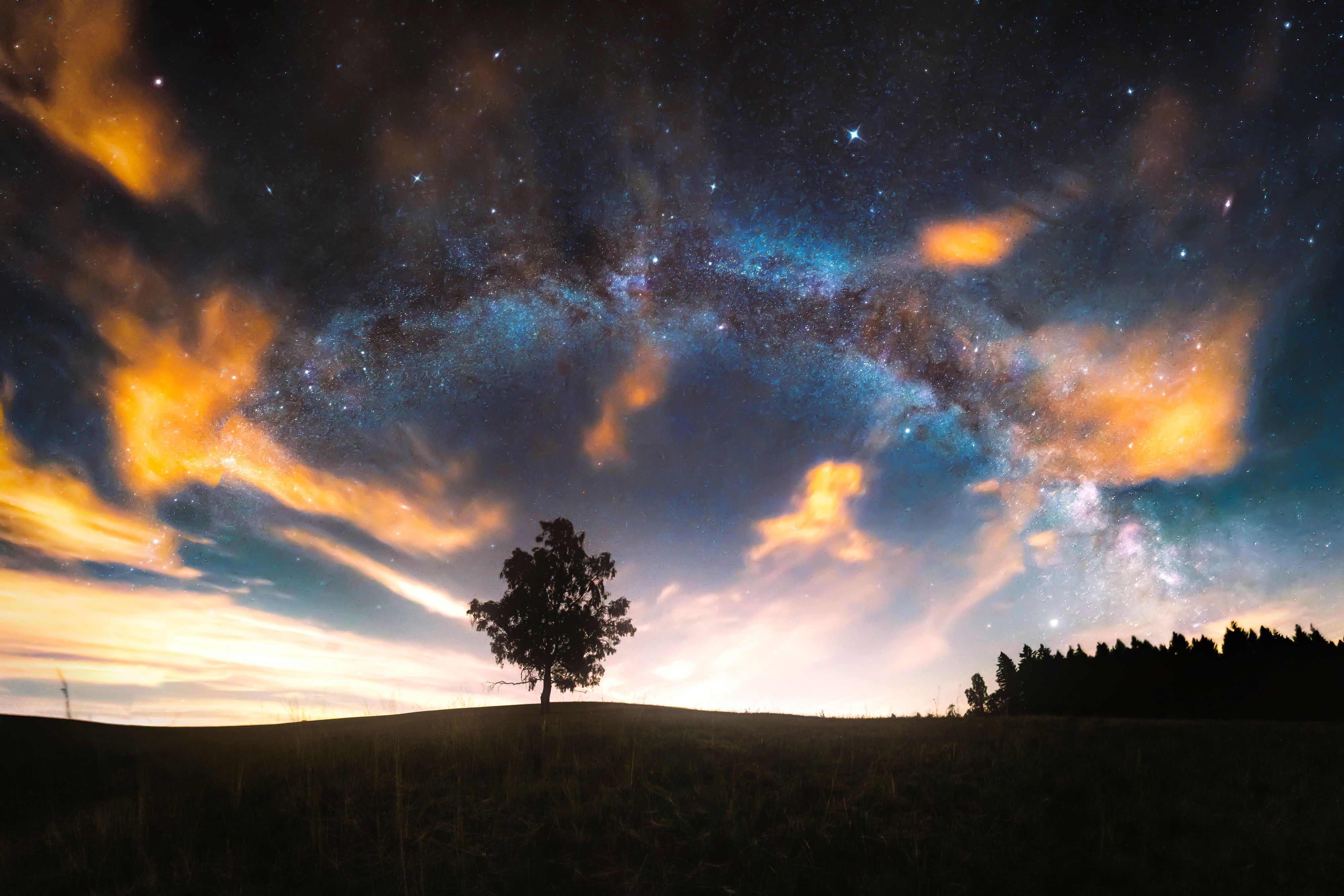 Leuchtende Nachtwolken können mit ein bisschen Glück jetzt sogar bis in den August hinein beobachtet werden.