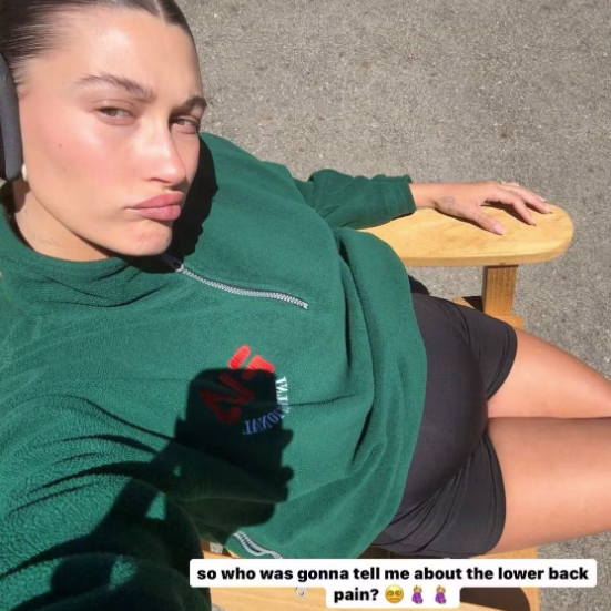 Hailey Bieber kämpft mit Rückenschmerzen.