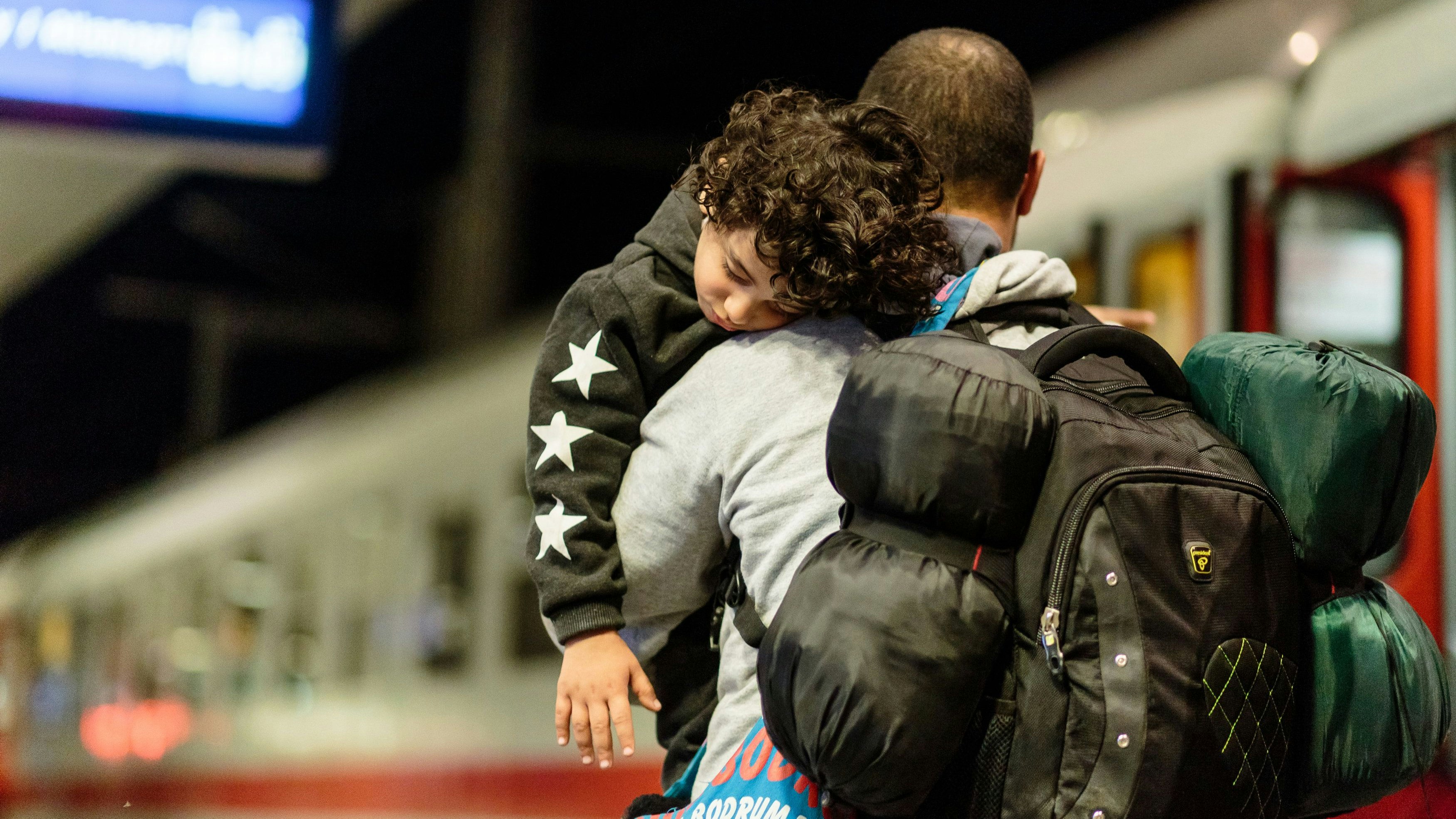 Flüchtlinge im September 2015 am Hauptbahnhof Salzburg auf ihrer Reise nach Deutschland