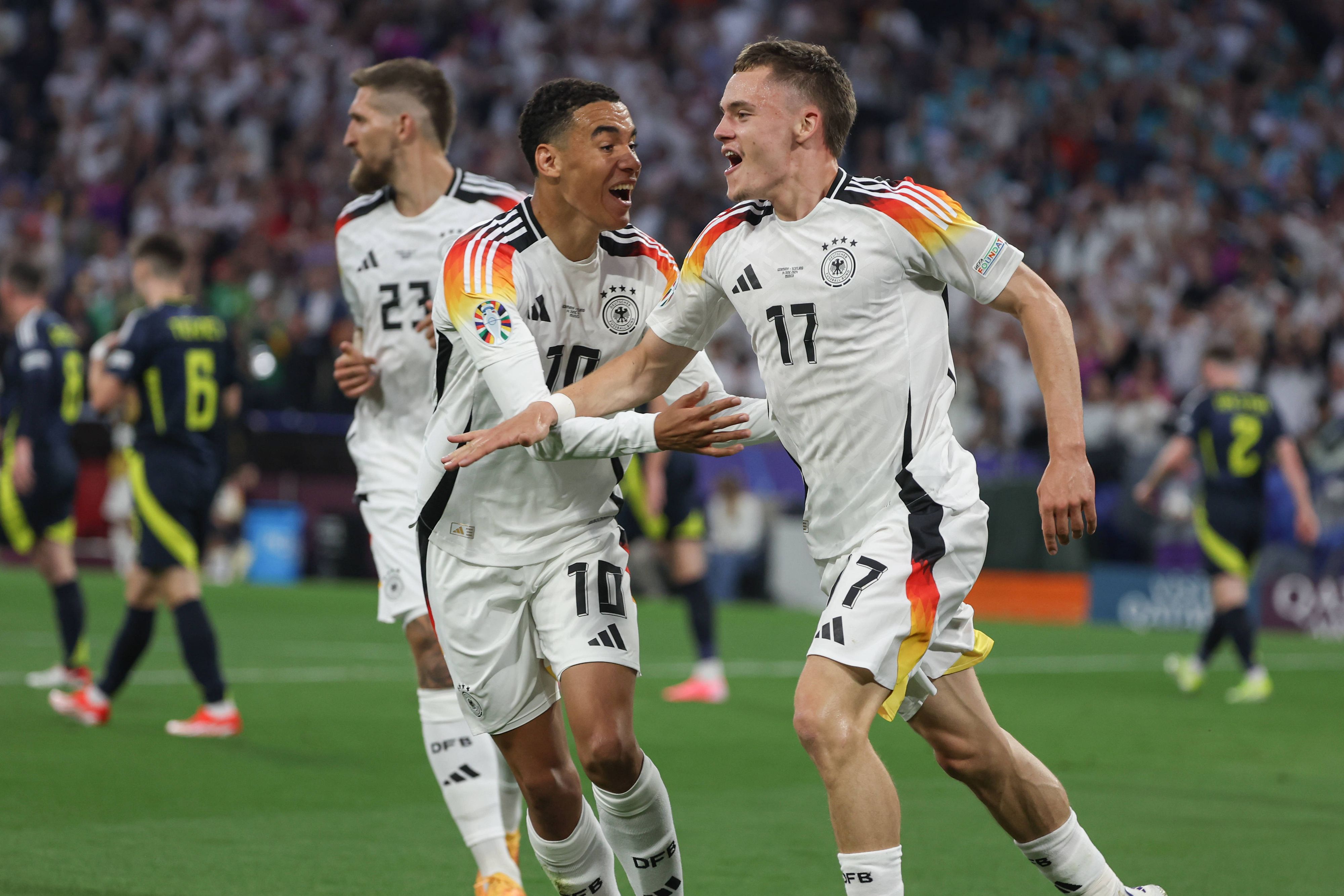 Jamal Musiala und Florian Wirtz jubeln