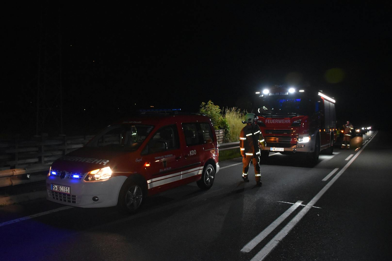 Am 13. Juni gegen 21:50 Uhr fuhr ein 21-jähriger Österreicher mit seinem Pkw in Stumm auf der Zillertalbundesstraße taleinwärts. Er befand sich alleine im Fahrzeug.