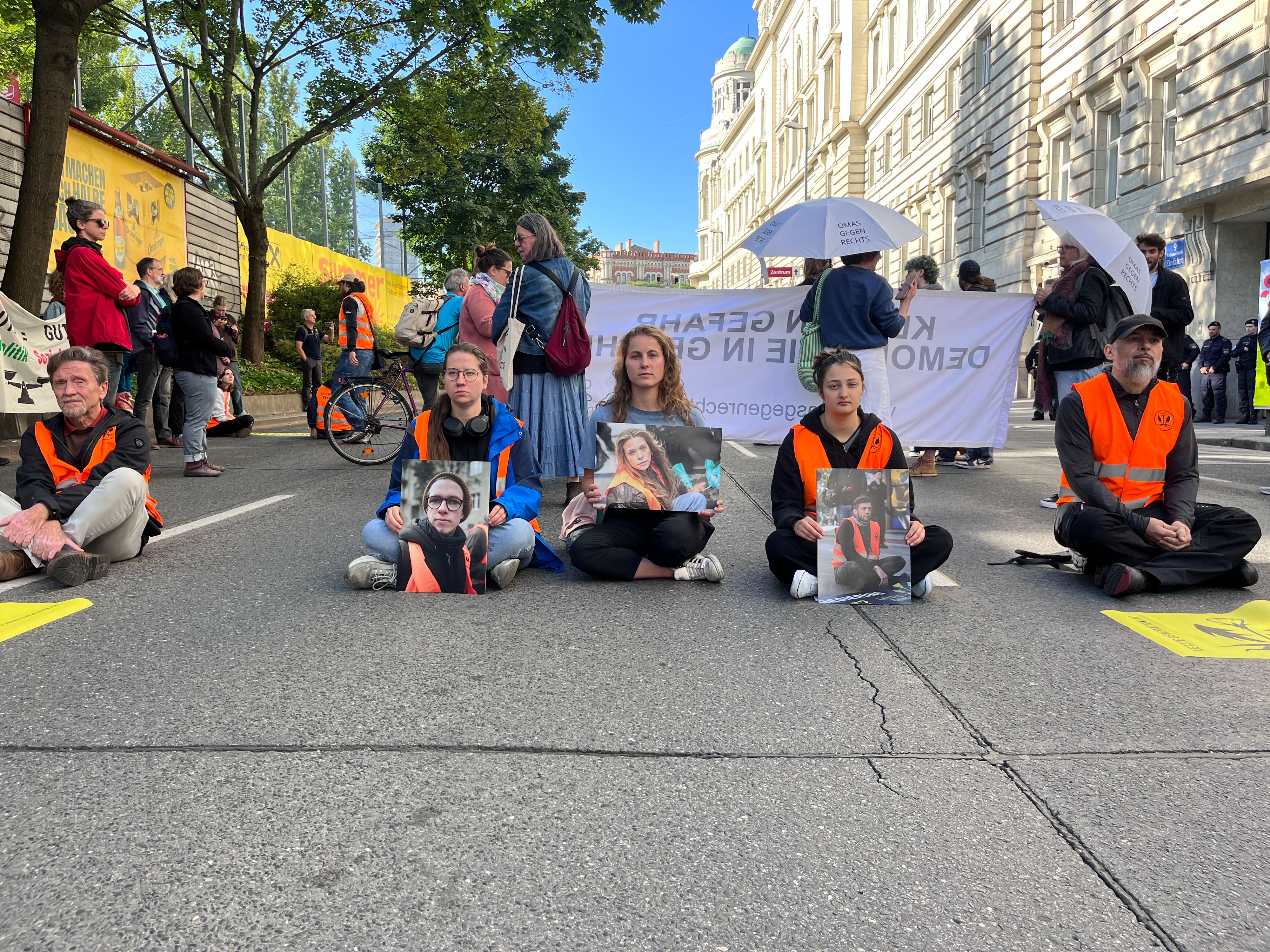 Am Alsergrund – Klimakleber Legen Jetzt Für Ihre Häftlinge Verkehr Lahm ...