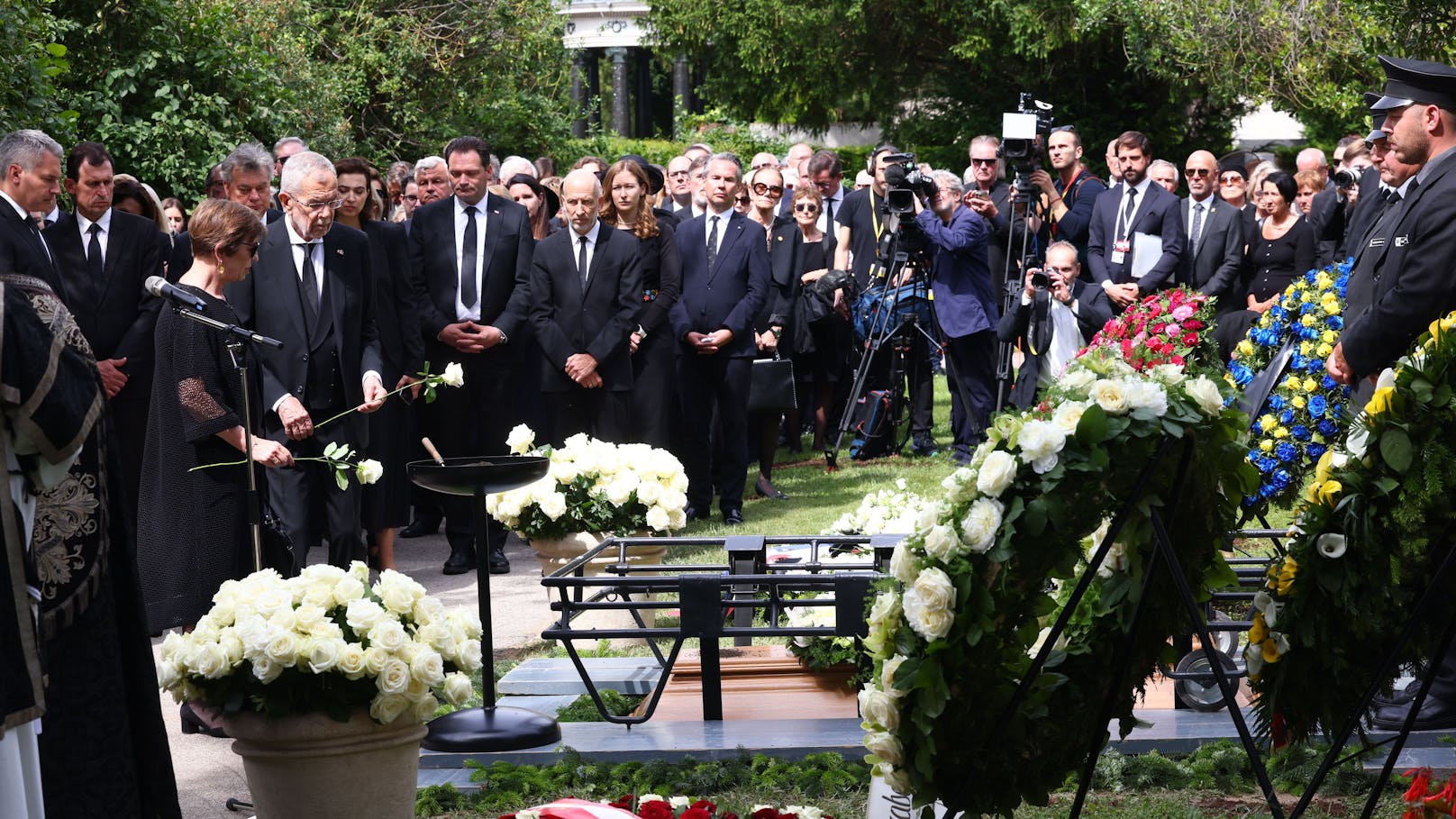 Die Beisetzung der Top-Juristin und Ex-Kanzlerin Brigitte Bierlein am Zentralfriedhof.