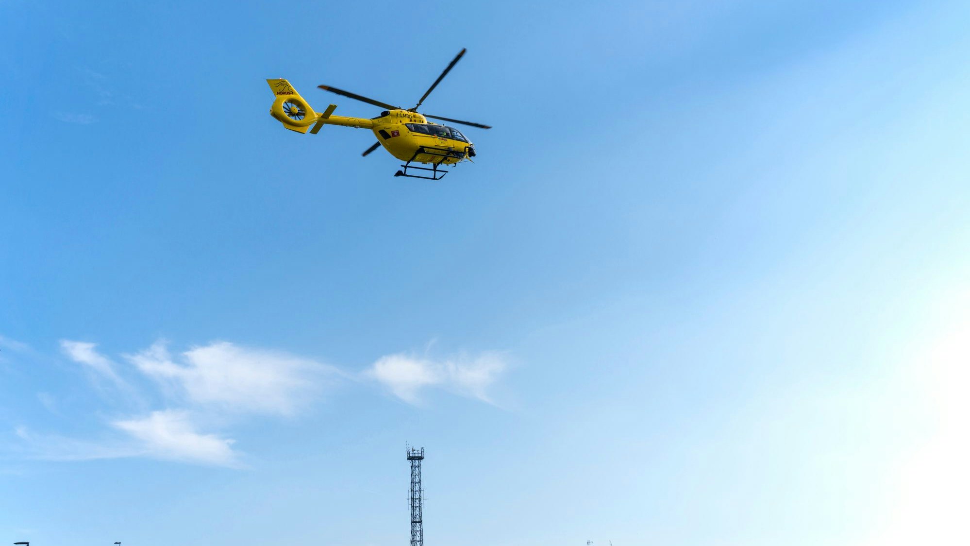 Der Mann wurde mit schweren Verletzungen ins Spital geflogen. (Symbolbild)