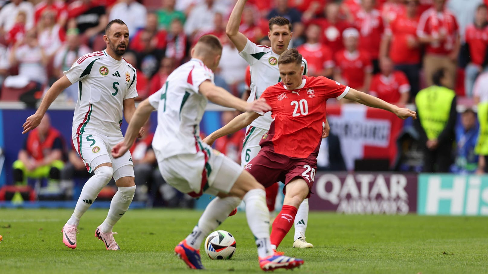 Schweizer jubeln über 3:1-Auftaktsieg gegen Ungarn