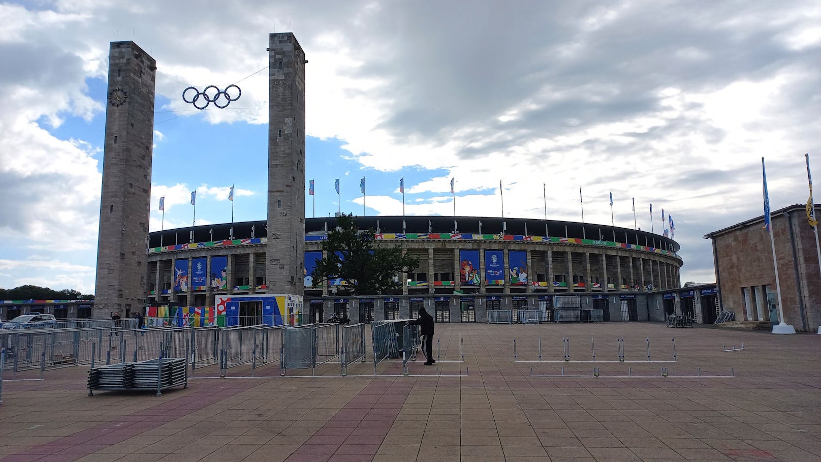 Das Berliner Olympiastadion. Hier spielt Österreich gegen Polen und Holland.