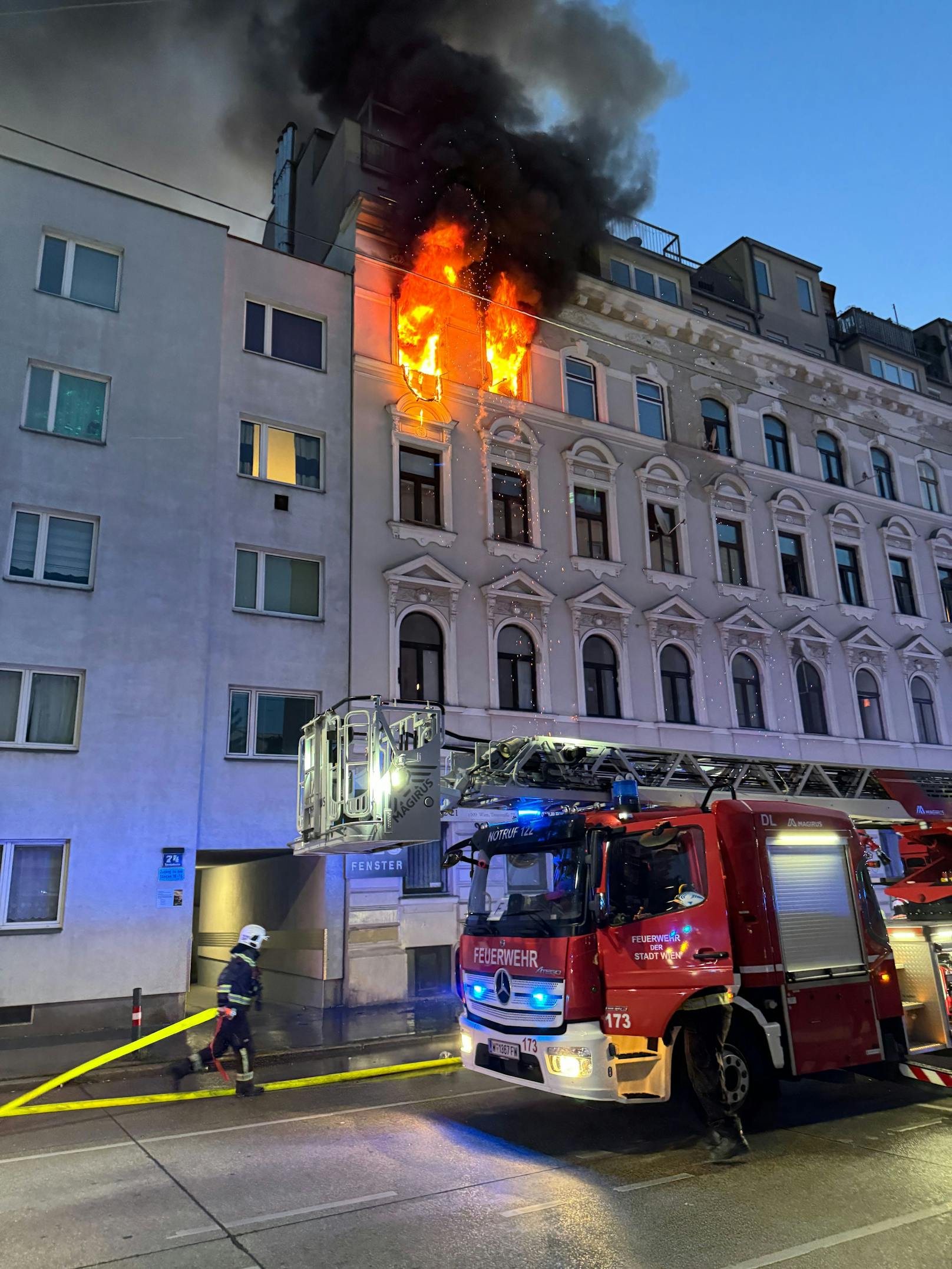 In Wien-Favoriten kam es in der Nacht auf Samstag zu einem Wohnungsbrand.