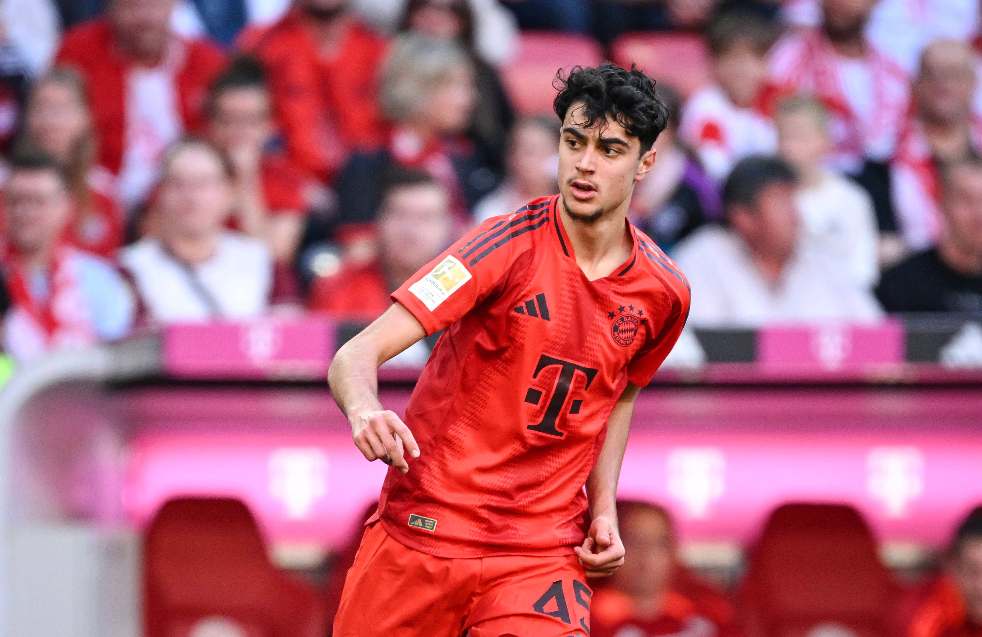 Aleksandar Pavlovic unterschreibt in München einen Vertrag bis 2029.