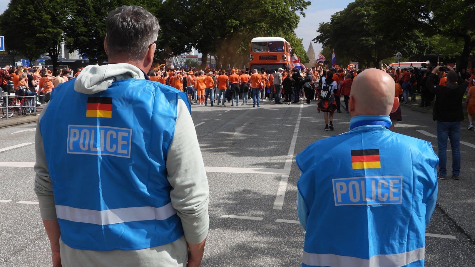 Die Polizei war mit einem riesigen Aufgebot vor Ort.