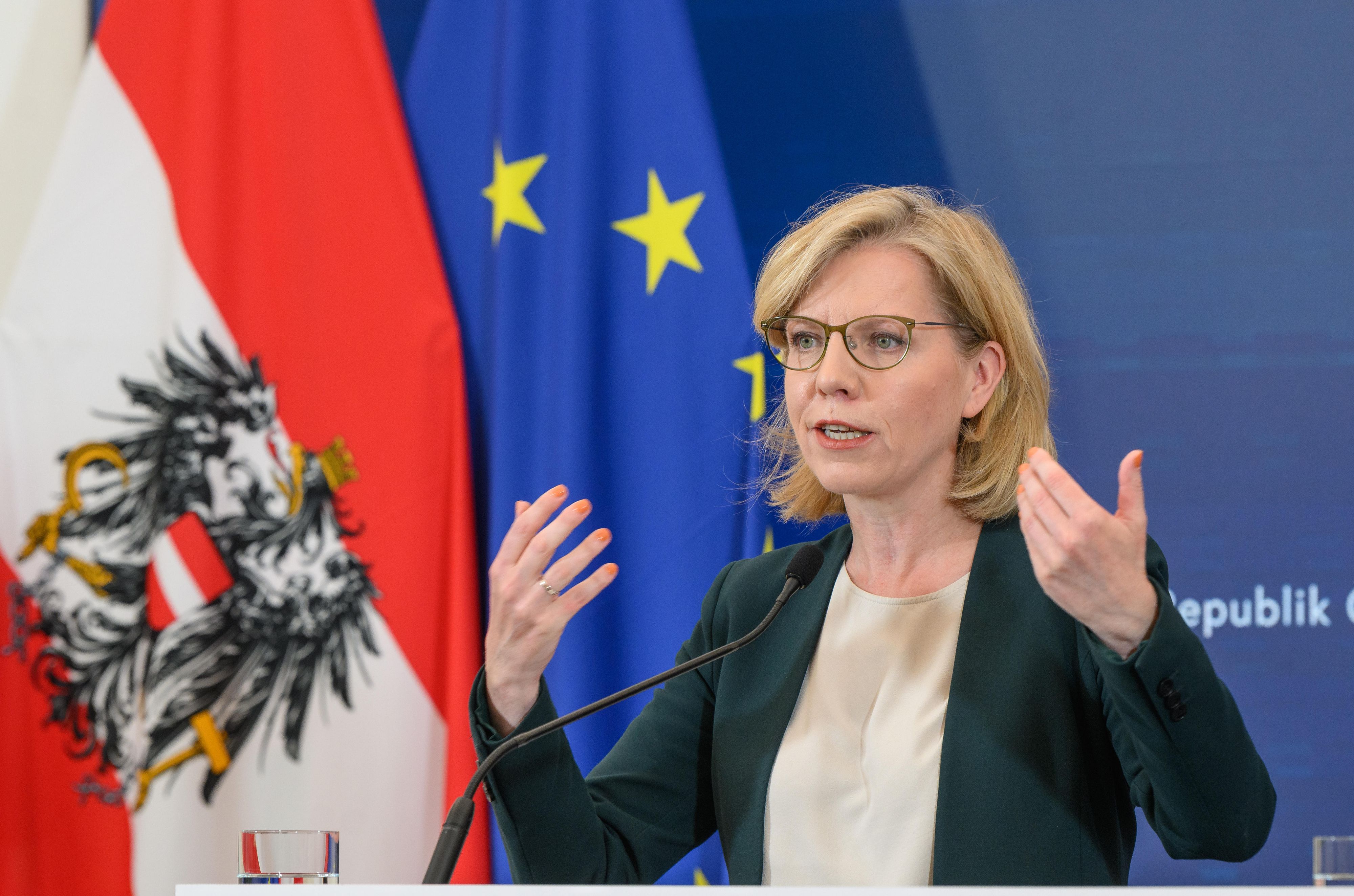 Leonore Gewessler sorgt mit ihrer Ankündigung für Unmut bei der ÖVP. 