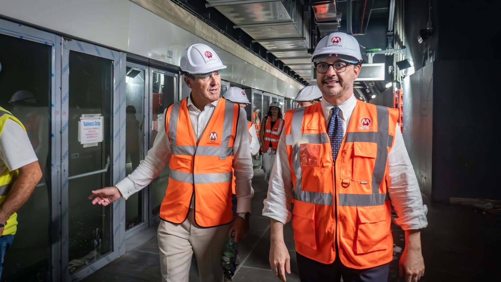 Hanke mit Patané; die U-Bahn in Rom wird vollautomatisch unterwegs sein. 