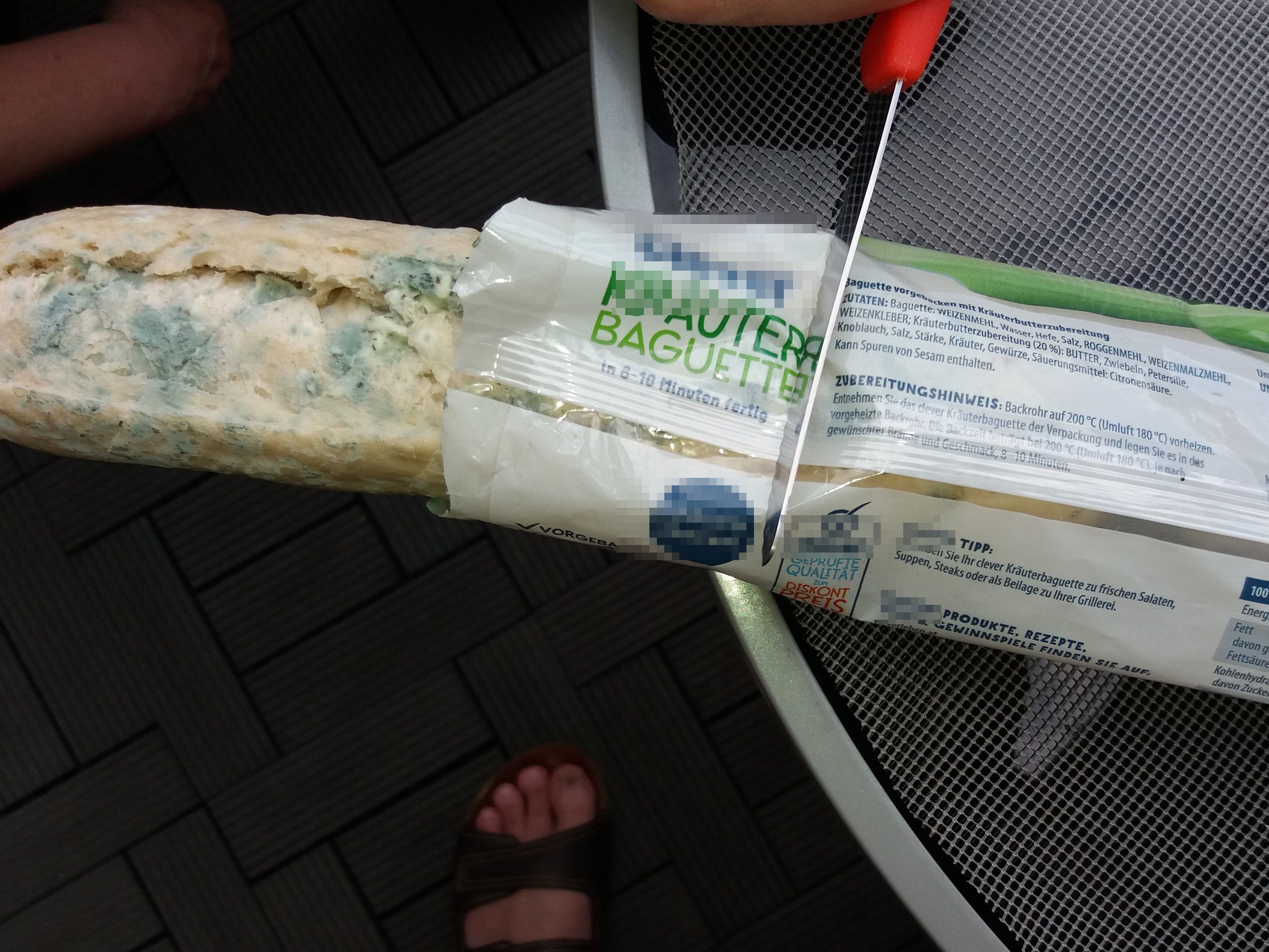 Schimmel-Alarm bei Leser Hannes – auf dieses Baguette verzichtete er gerne.