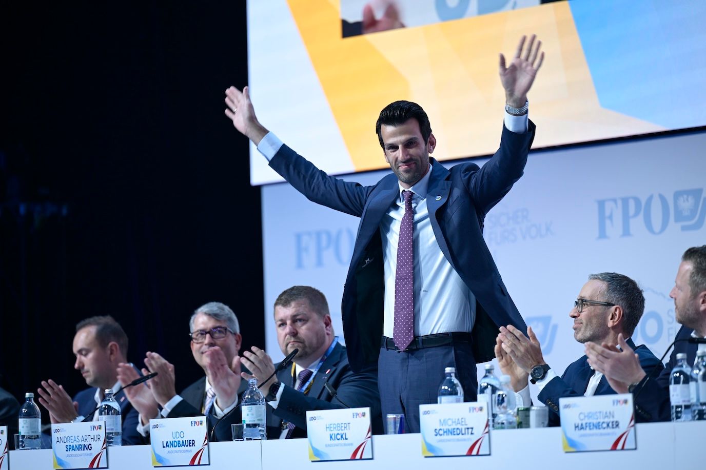 Udo Landbauer zum FPNÖ-Chef wiedergewählt