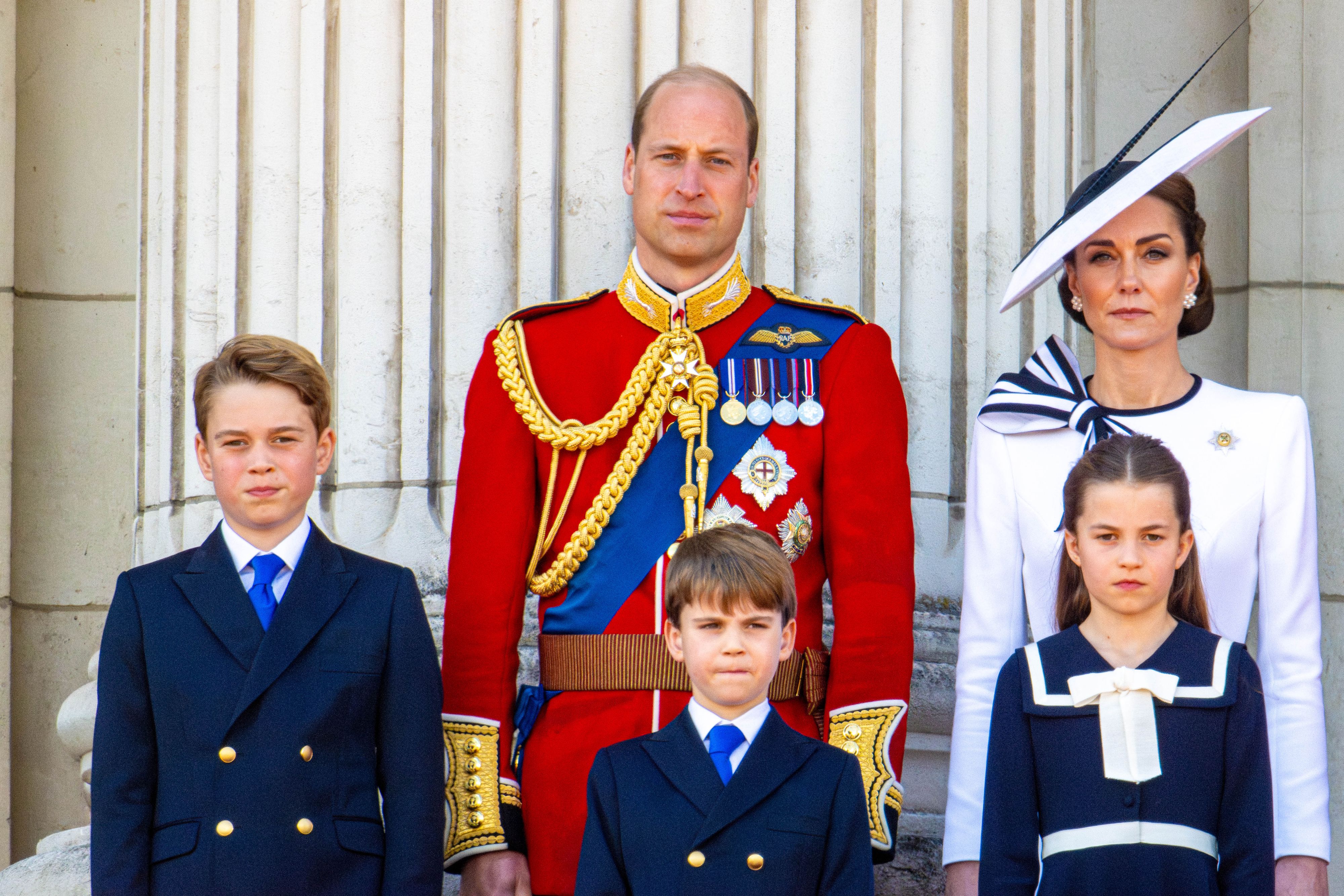 Prinz William, Prinzessin Kate, Prinz George, Prinz Louis und Prinzessin Charlotte auf dem Balkon des Buckingham Palace.