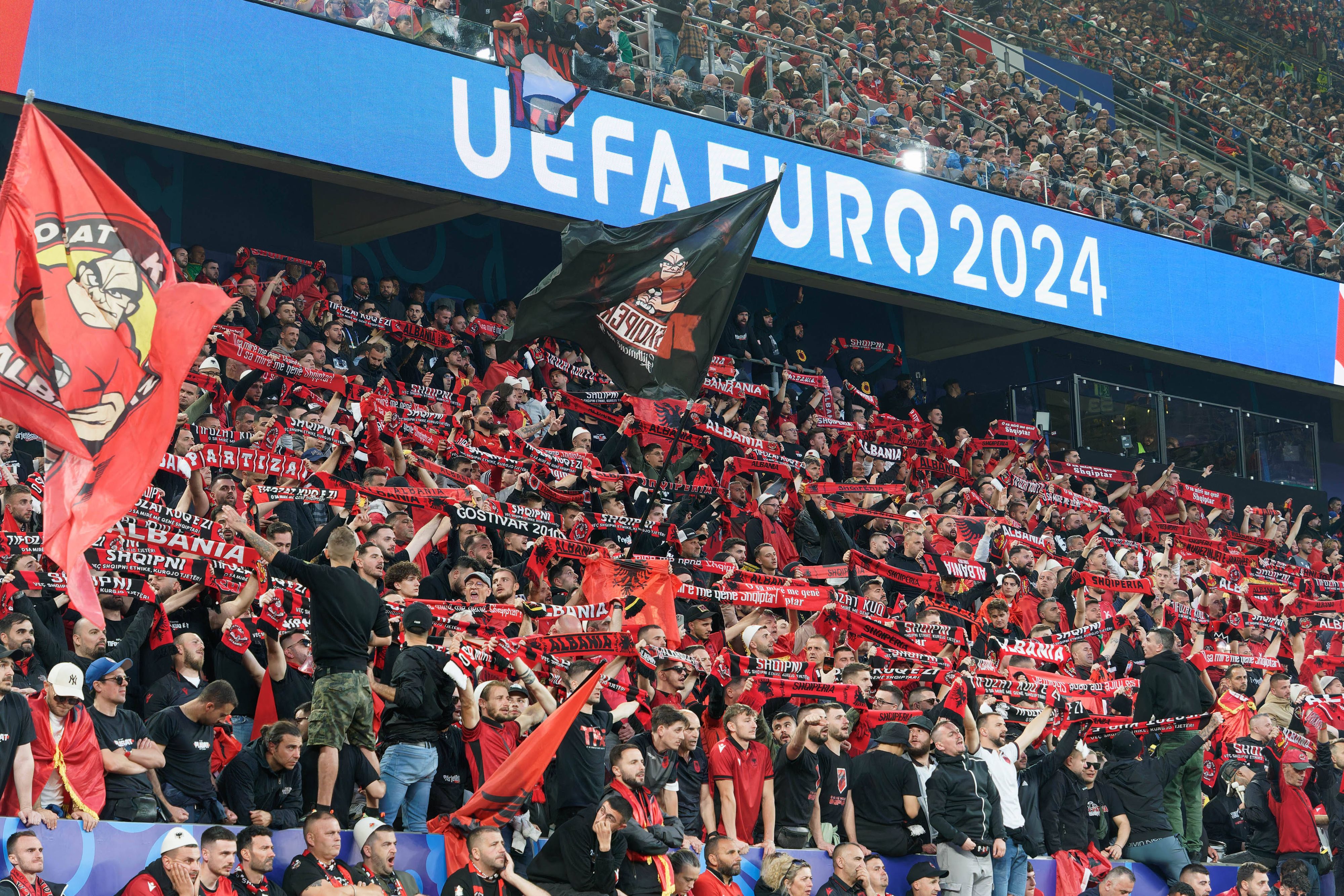 Die UEFA ermittelt wegen der Fans gegen den albanischen Verband. 