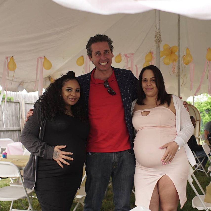 Ari Nagel mit zwei glücken Samenempfängerinnen