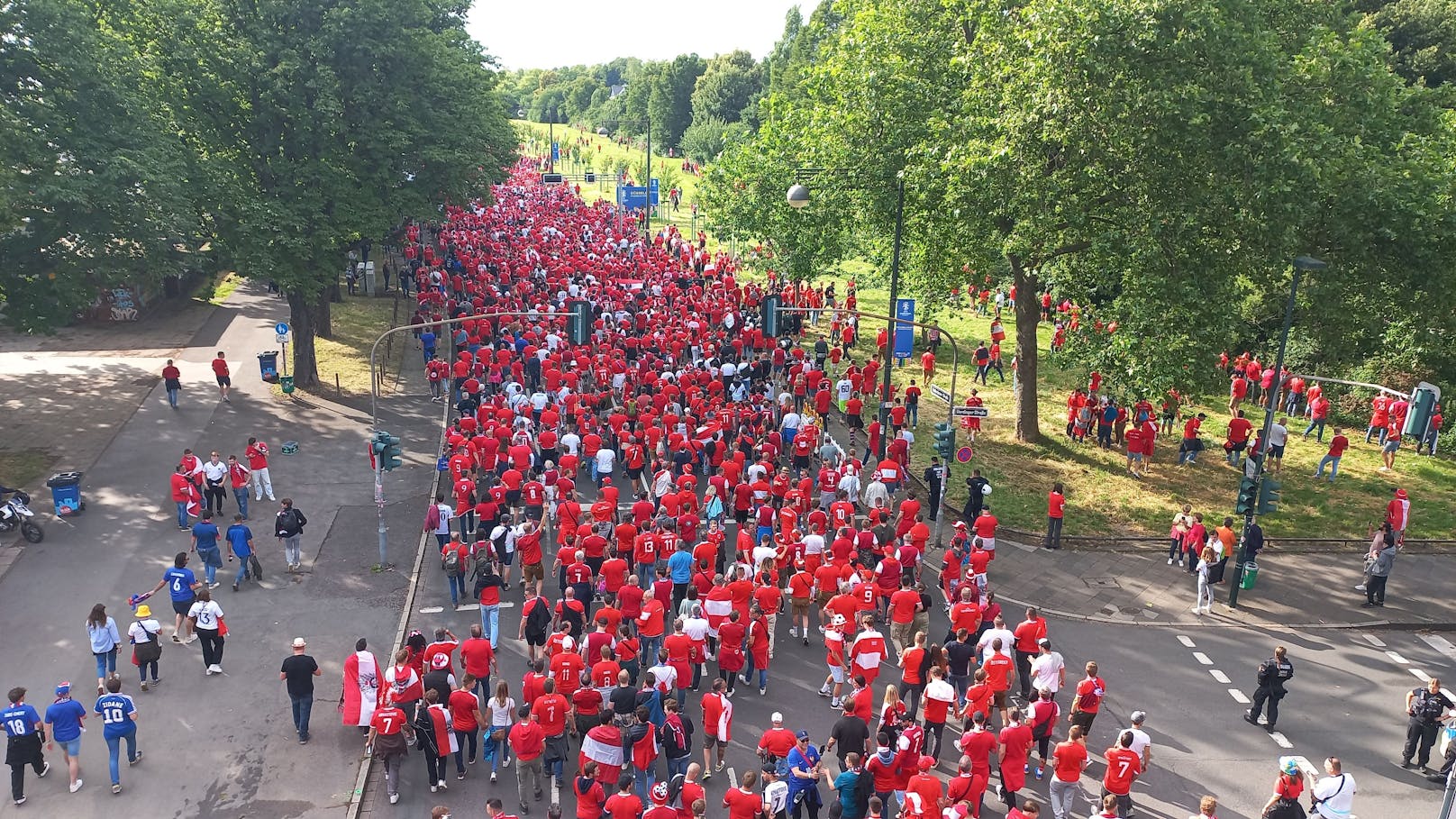 ÖFB-Euphorie! EM-Ort versinkt im rot-weiß-roten Fanmeer