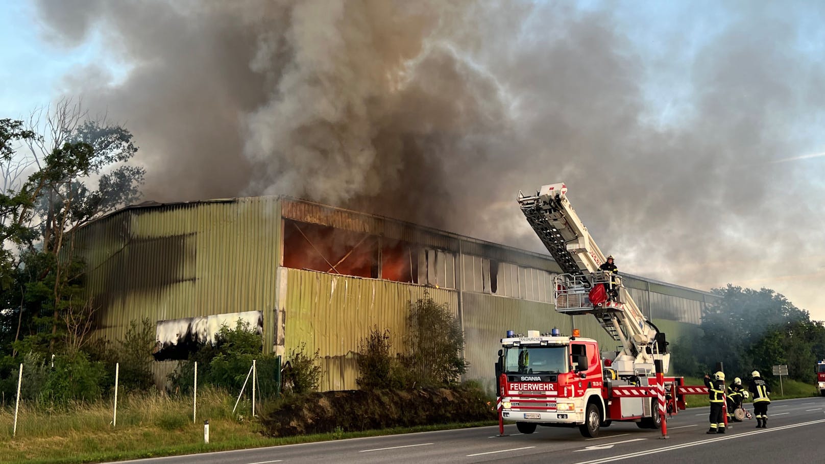 Brand in Entsorgungsbetrieb sorgte für Großeinsatz