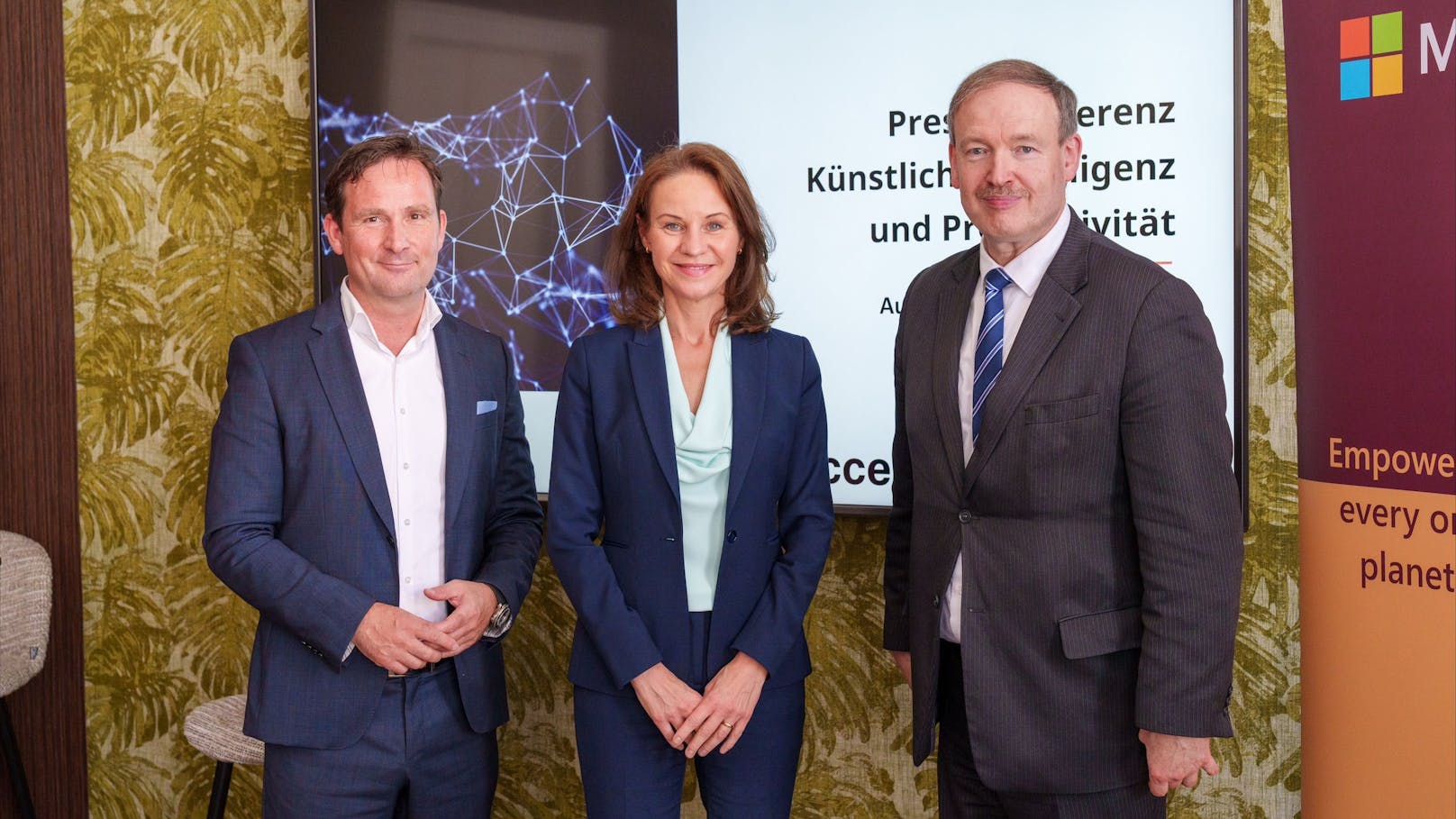  Hermann Erlach (General Manager, Microsoft Österreich), Patricia Neumann (Präsidentin des Digitalbranchenverbands Internetoffensive Österreich und Vorstandsvorsitzende der Siemens AG Österreich), Christian Helmenstein (Chefökonom der Industriellenvereinigung und Leiter des Wirtschaftsforschungsinstituts Economica).