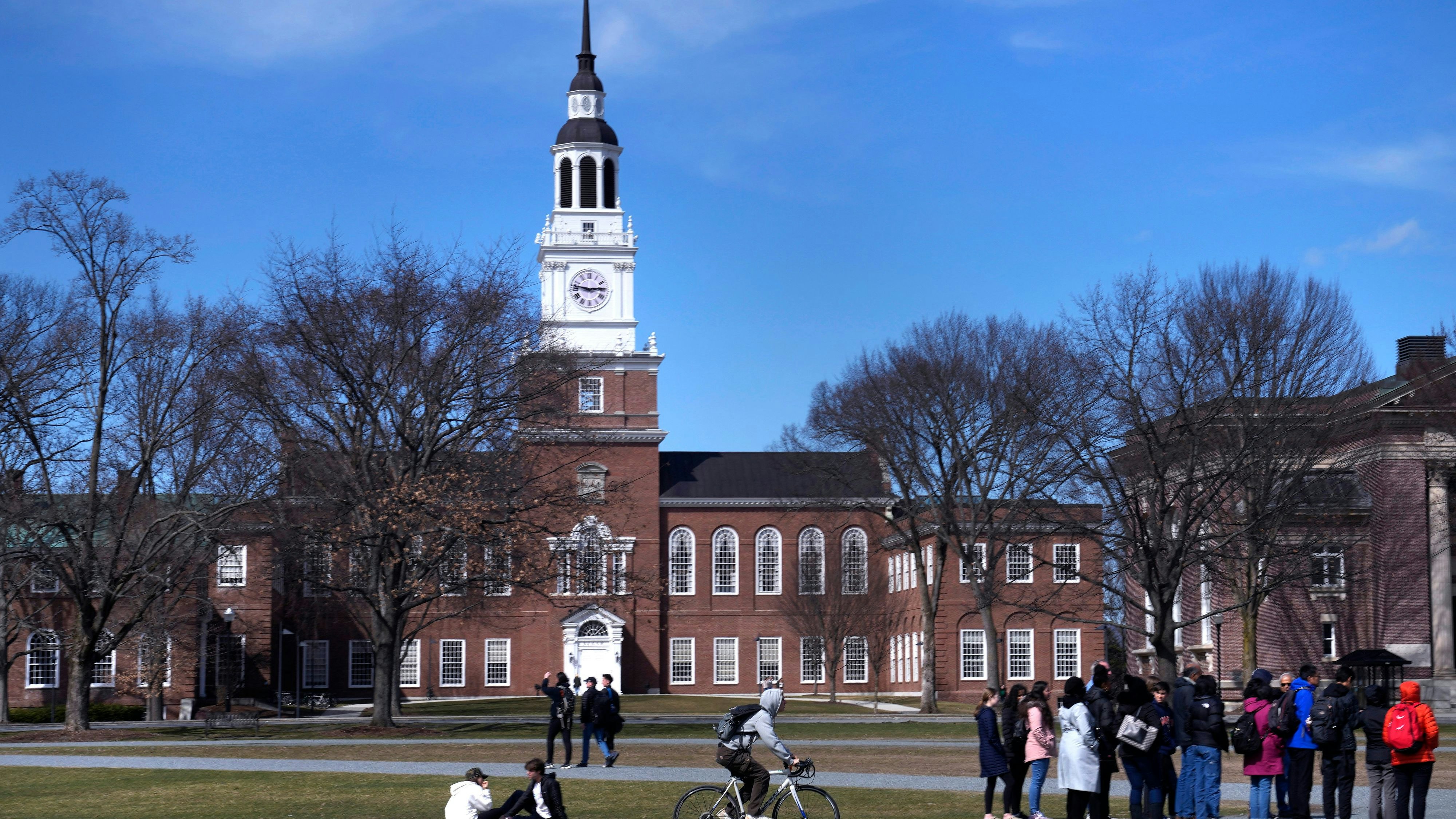 Das Dartmouth College in Hanover, New Hampshire, ist eine der ältesten Hochschulen der USA und wird zur so genannten "Ivy League", der "Efeu Liga" gezählt, in der die acht ältesten und am höchsten angesehenen Eliteuniversitäten des Landes zusammengefasst werden