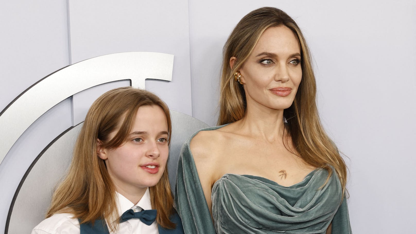 Seitenhieb gegen Pitt: So hält Jolie-Tochter zur Mama