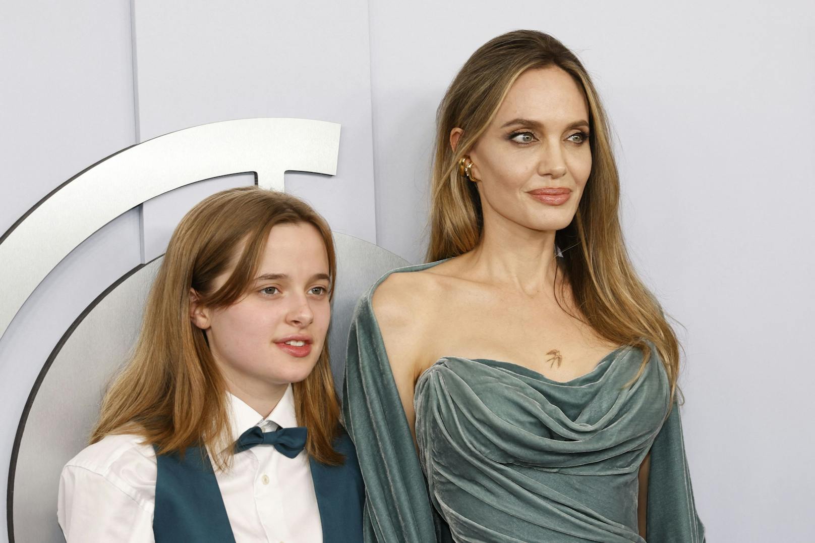Vivienne und Angelina Jolie zogen mit ihren koordinierten Outfits alle Blicke auf sich.