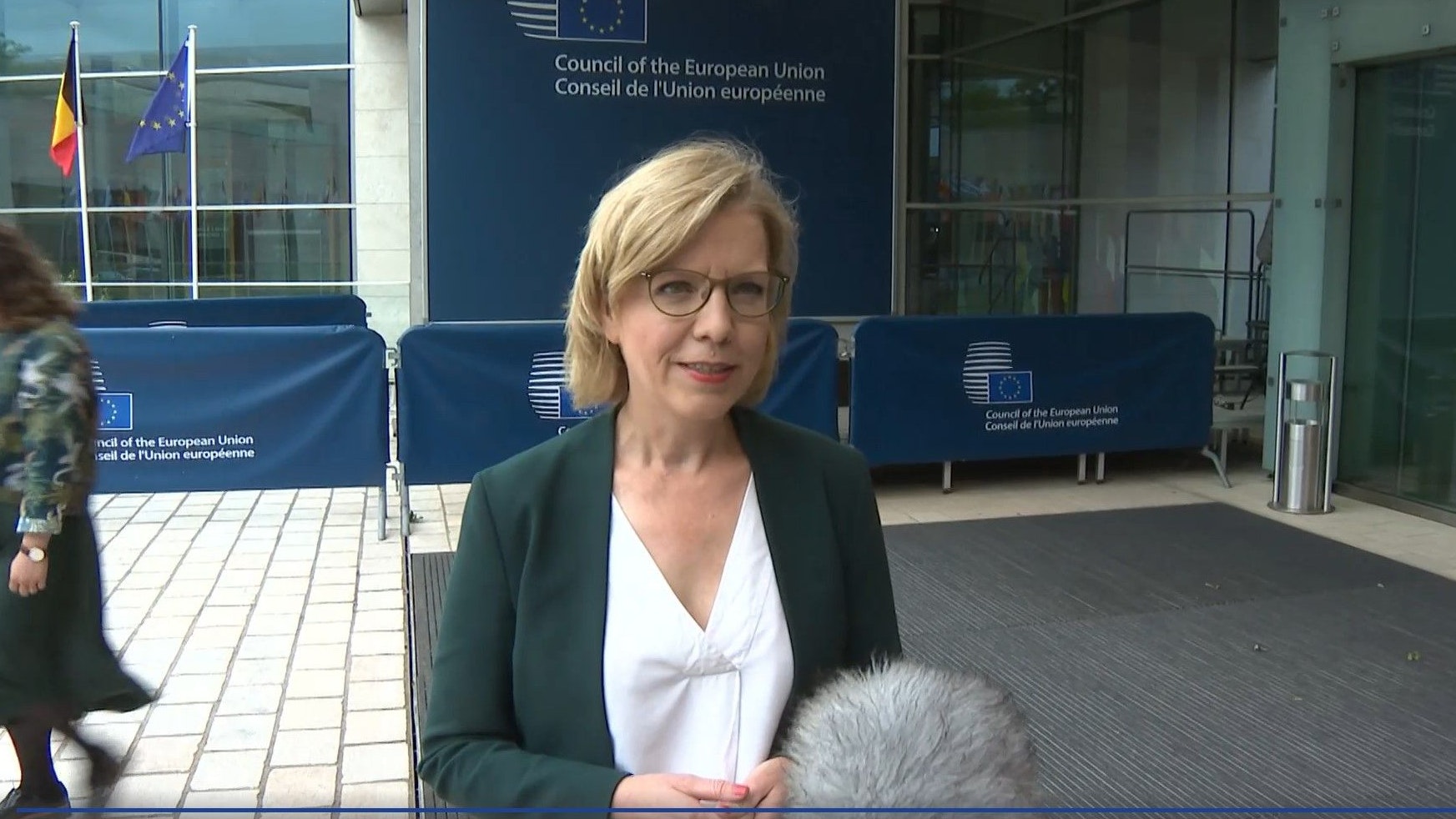 Heute.at - Gewessler stimmt zu: EU-Naturgesetz angenommen!