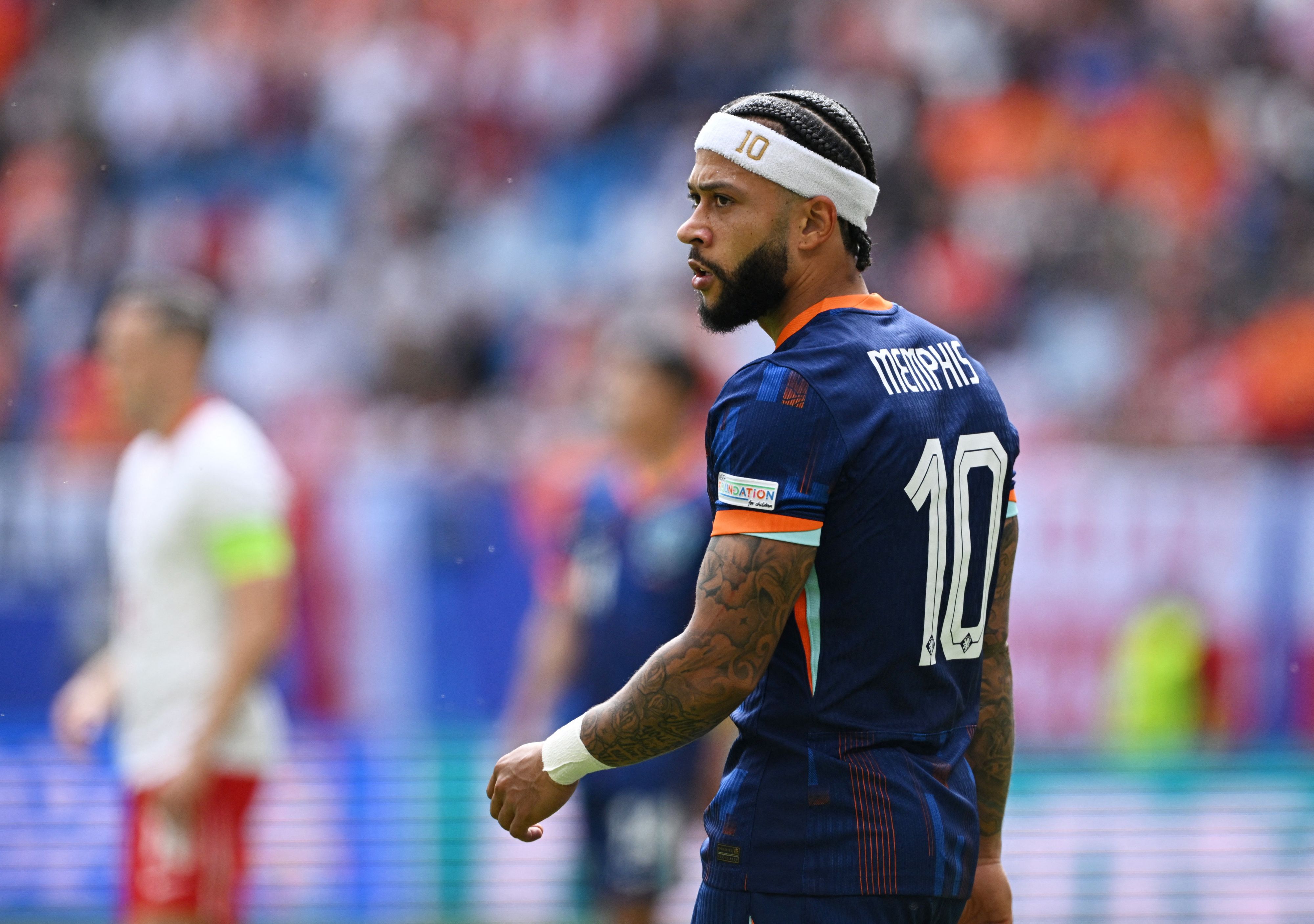 Niederlande-Star Memphis Depay mit seinem Stirnband. 