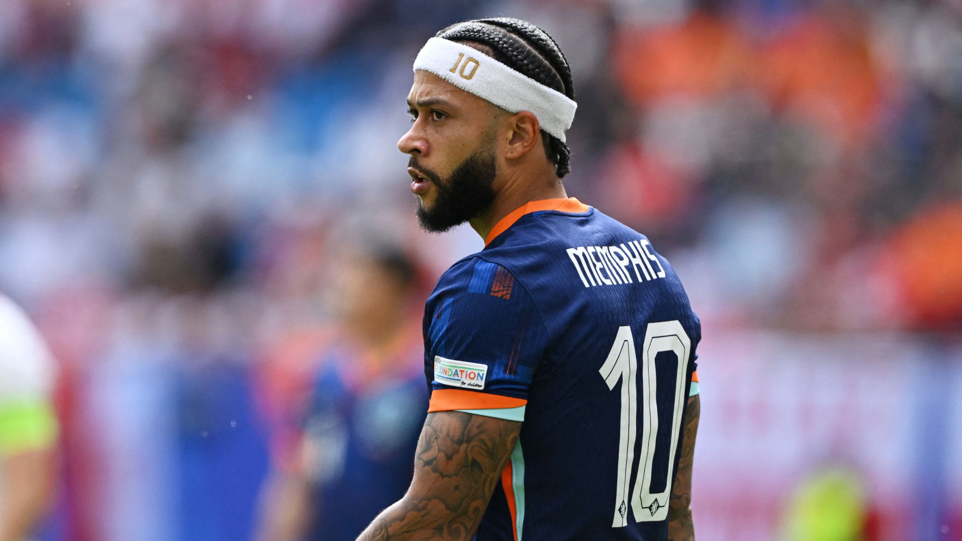 Niederlande-Star Memphis Depay mit seinem Stirnband. 