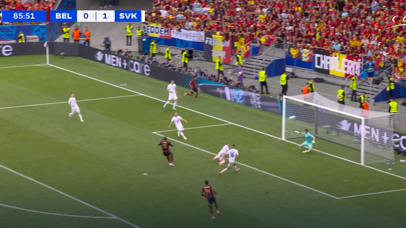 … der keine Mühe hat, den Ball zu versenken.