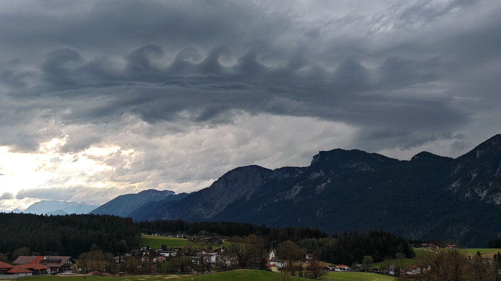 Wilde Wolkenwand – "Superzelle" fegt über Österreich