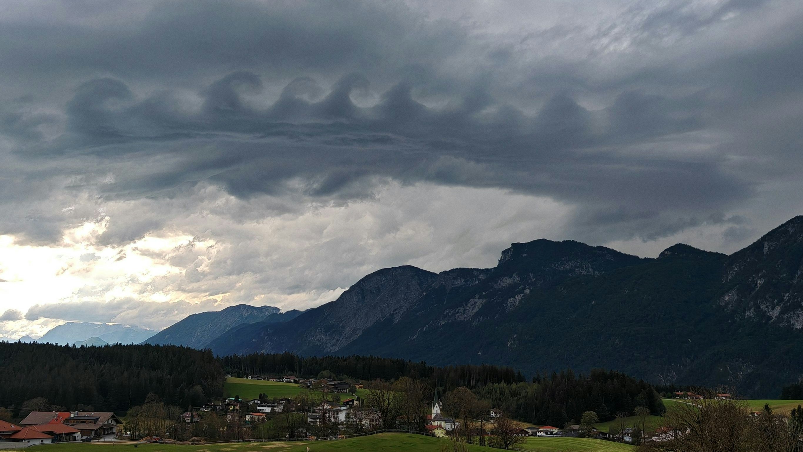 Heute.at - Wilde Wolkenwand – Superzelle fegt über Österreich