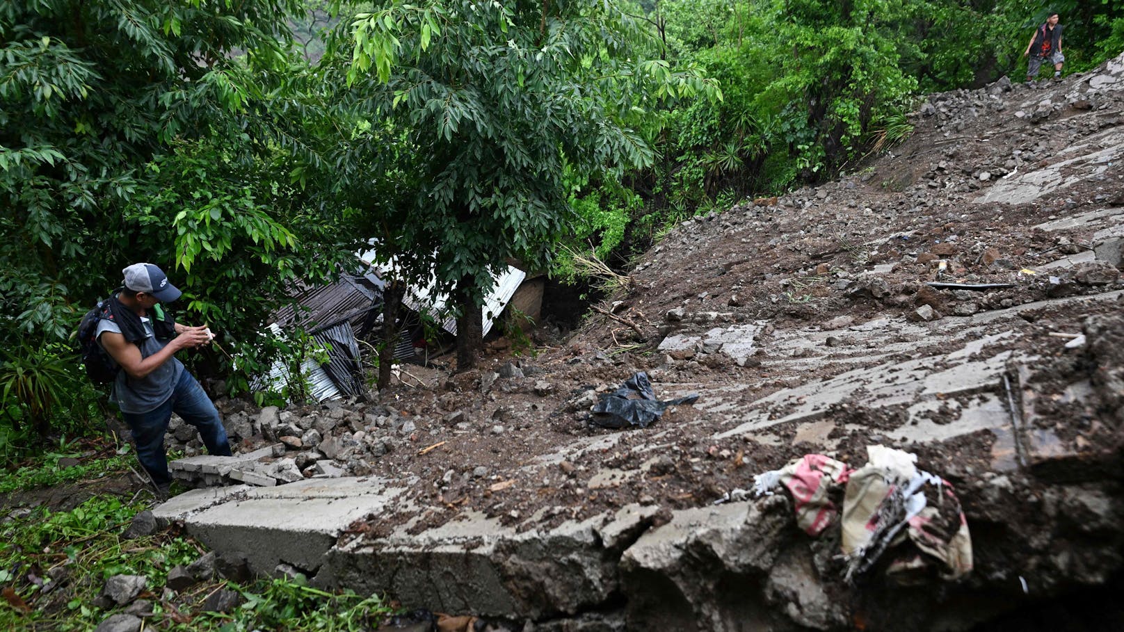 Heftige Regenfälle verursachen Erdrutsche in Mittel- und Südamerika. 18 Menschen kommen ums Leben.