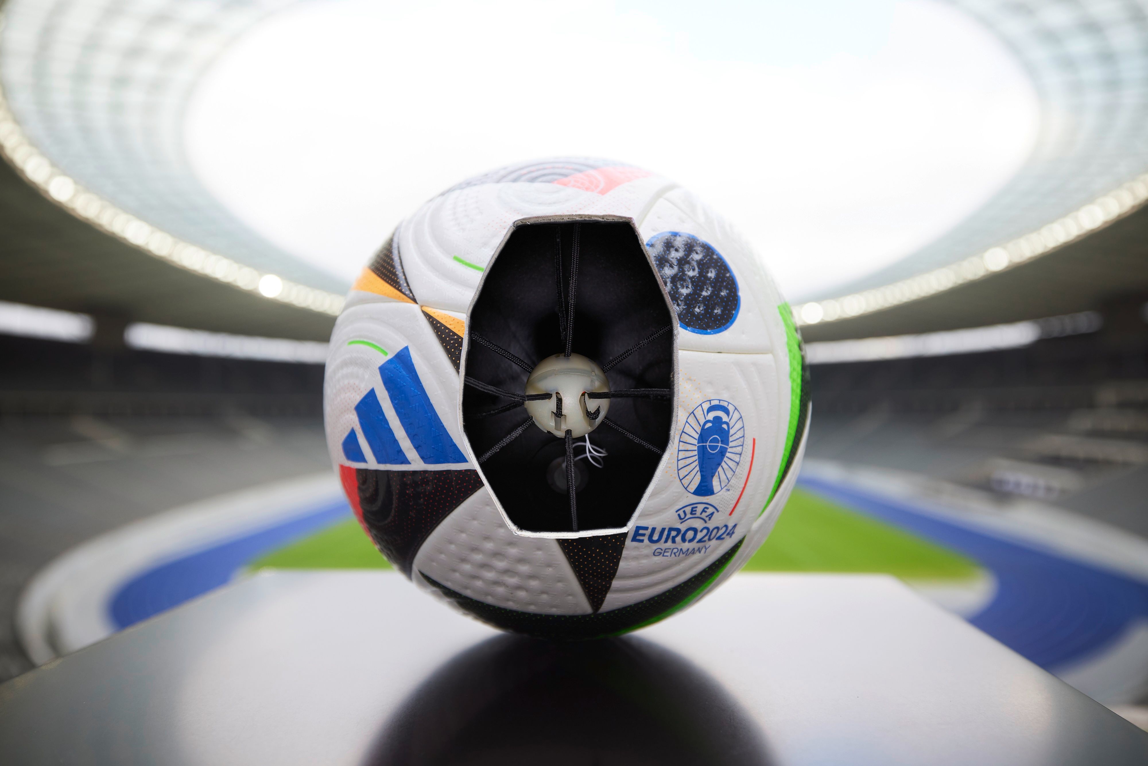 "Fußballliebe": Wie der Hightech-Ball die EM gerecht macht