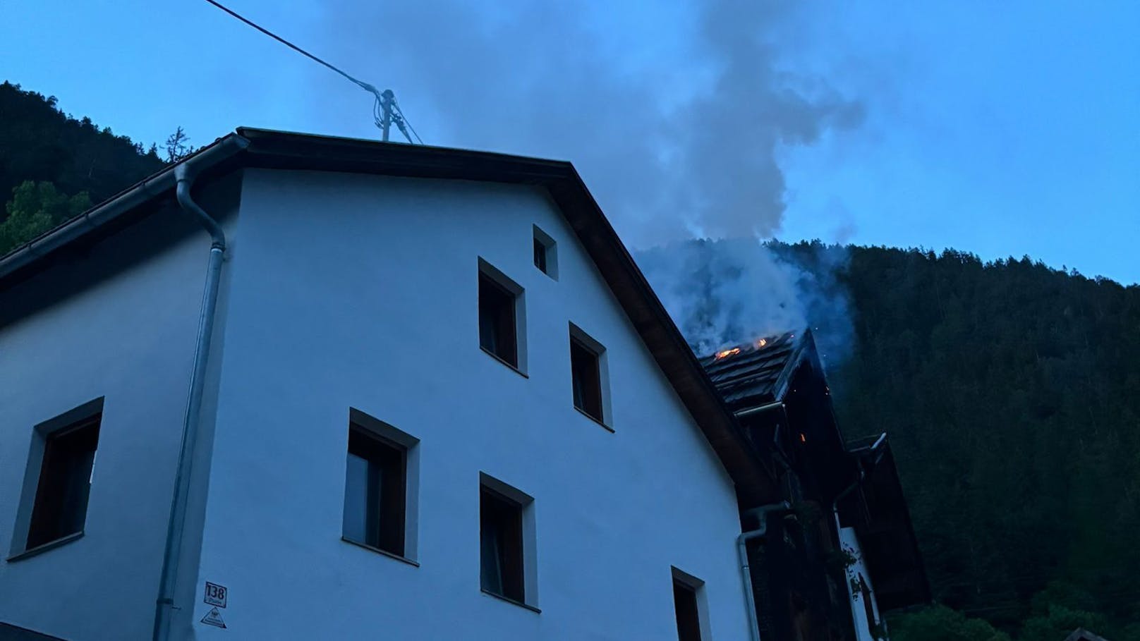 Wohnhaus in Brand – Bewohner in Sicherheit gebracht