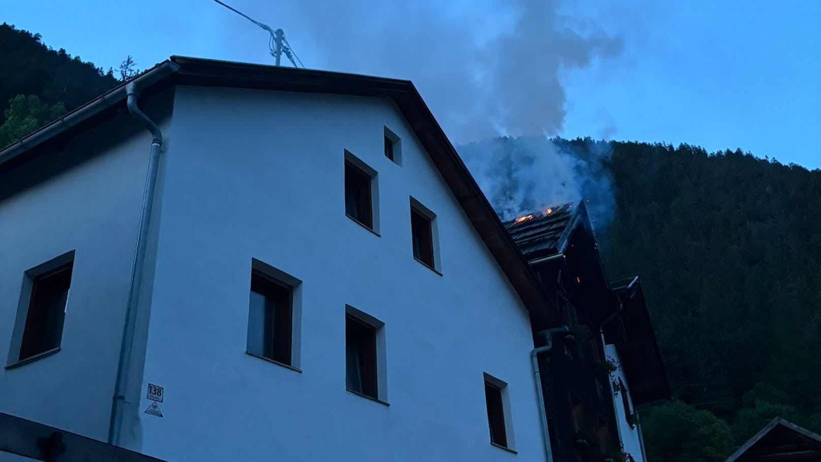 Wohnhaus in Brand – Bewohner in Sicherheit gebracht