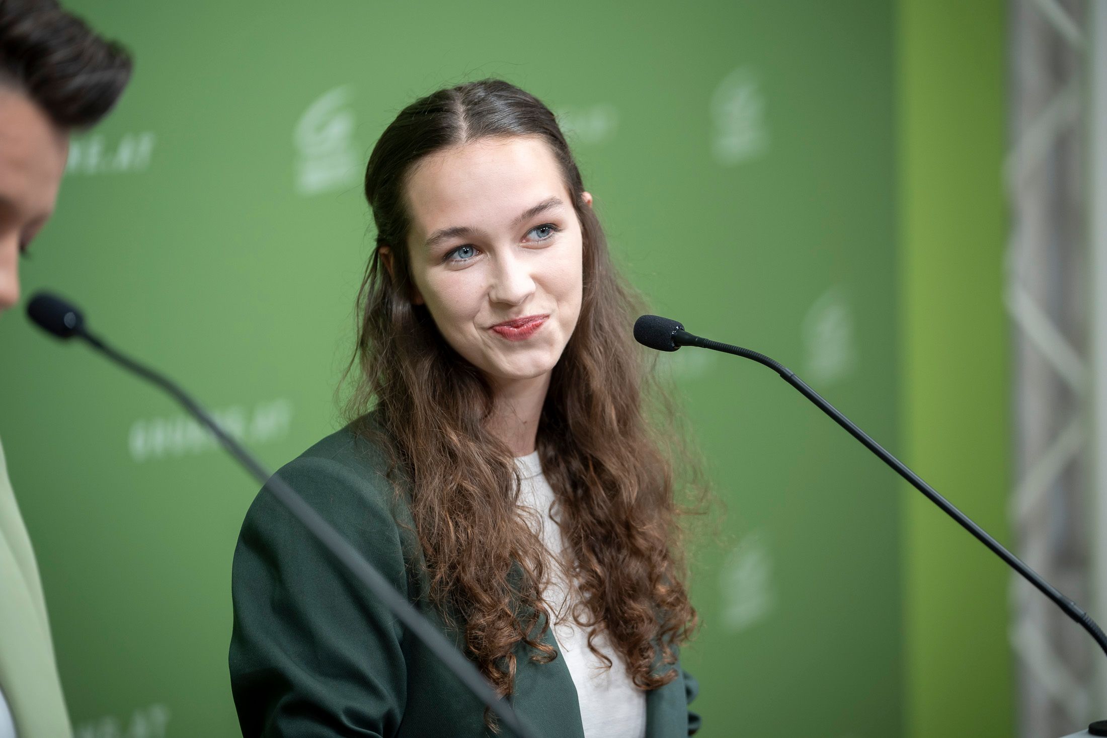 Lena Schilling gibt sich froh darüber, dass die Vorwürfe nun vor Gericht geklärt werden. 