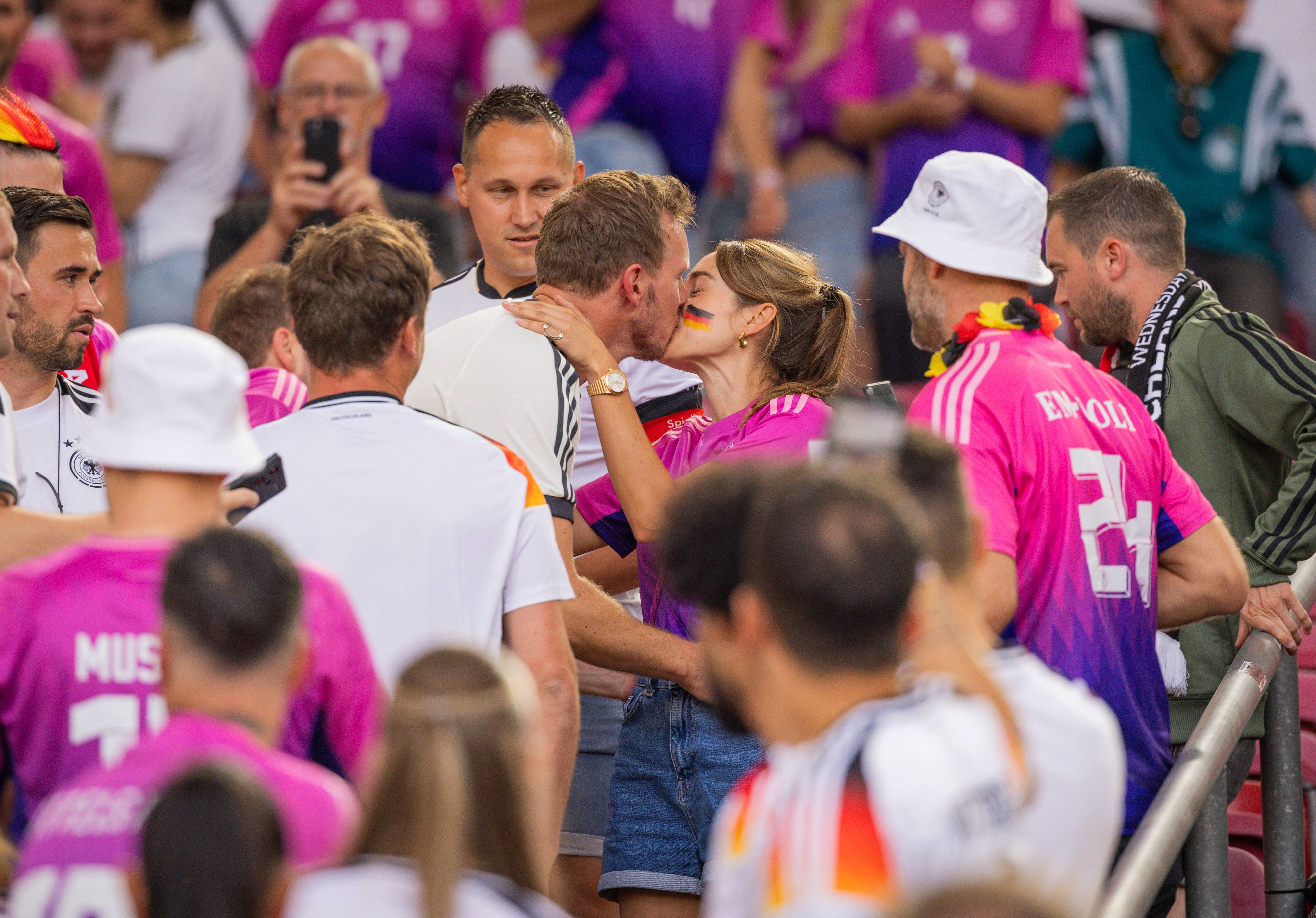 Freundin Lena knutscht Bundestrainer Julian Nagelsmann