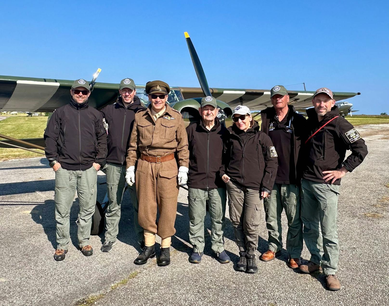 Ein sechsköpfiges Team&nbsp;(bestehend aus Erich Lemmerer, Martina M. Lemmerer, Lorenz C. Aichner, Michael Deisl, Andreas Graf und Peter Schmied) aus dem steirischen Ennstal und zwei zusätzliche Flugzeuge trugen zur Sicherheit und zum Erfolg der Mission bei.