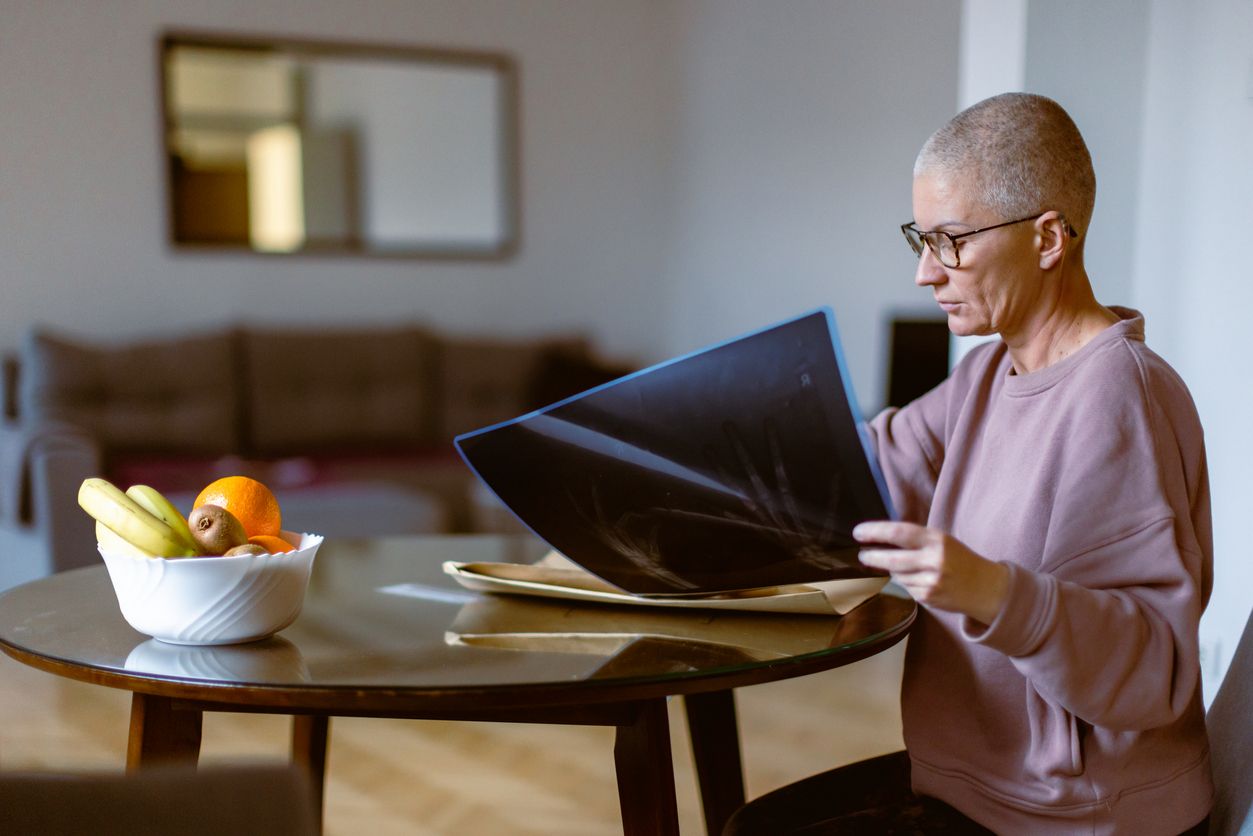 Brustkrebs ändert das Leben einer Frau schlagartig. Je nachdem, welche Ressourcen zur Verfügung stehen, ist die Lebensqualität besser oder schlechter.