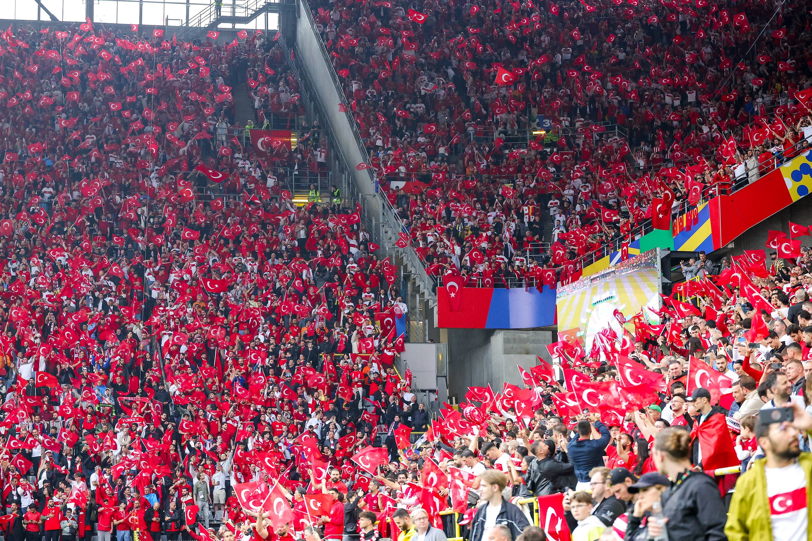 Die Türkei-Fans feierten den 3:1-Sieg gegen Georgien.