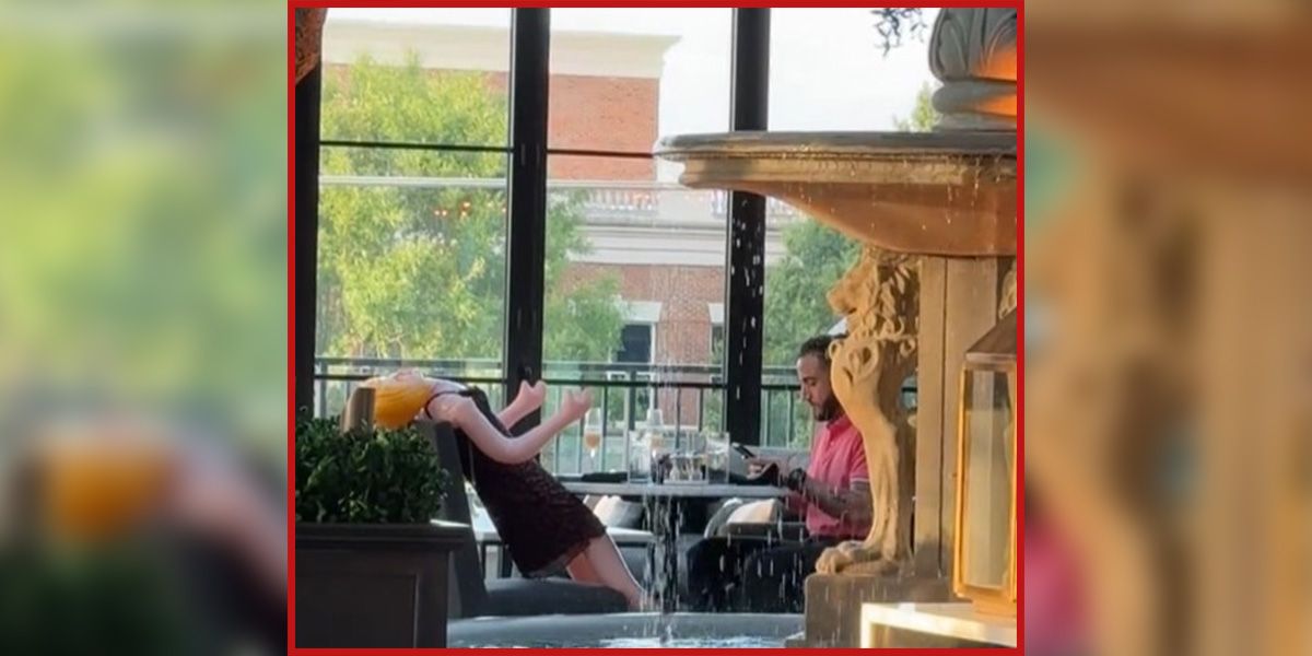 Der Mann bestellte einen Burger für sich und einen Salat für die Puppe.