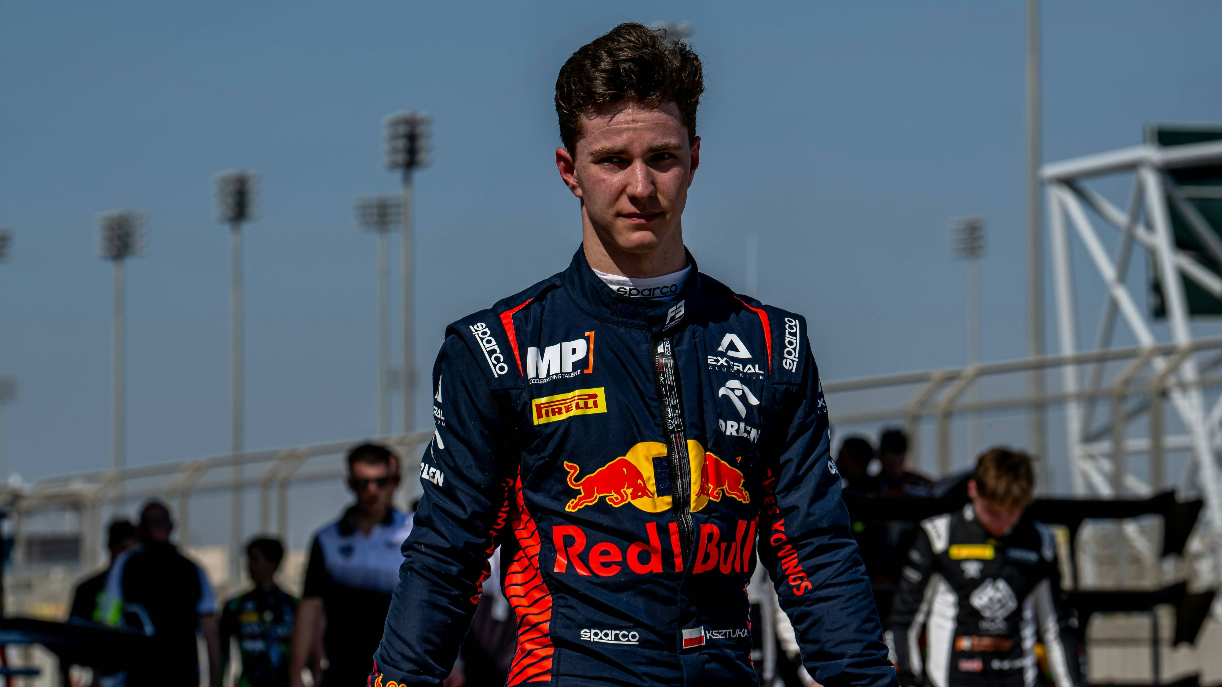 Der polnische Nachwuchsfahrer Kacper Sztuka muss die Red-Bull-Akademie wieder verlassen. 