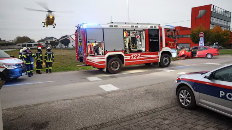 Bei dem Unfall wurden mehrere Personen leicht verletzt.