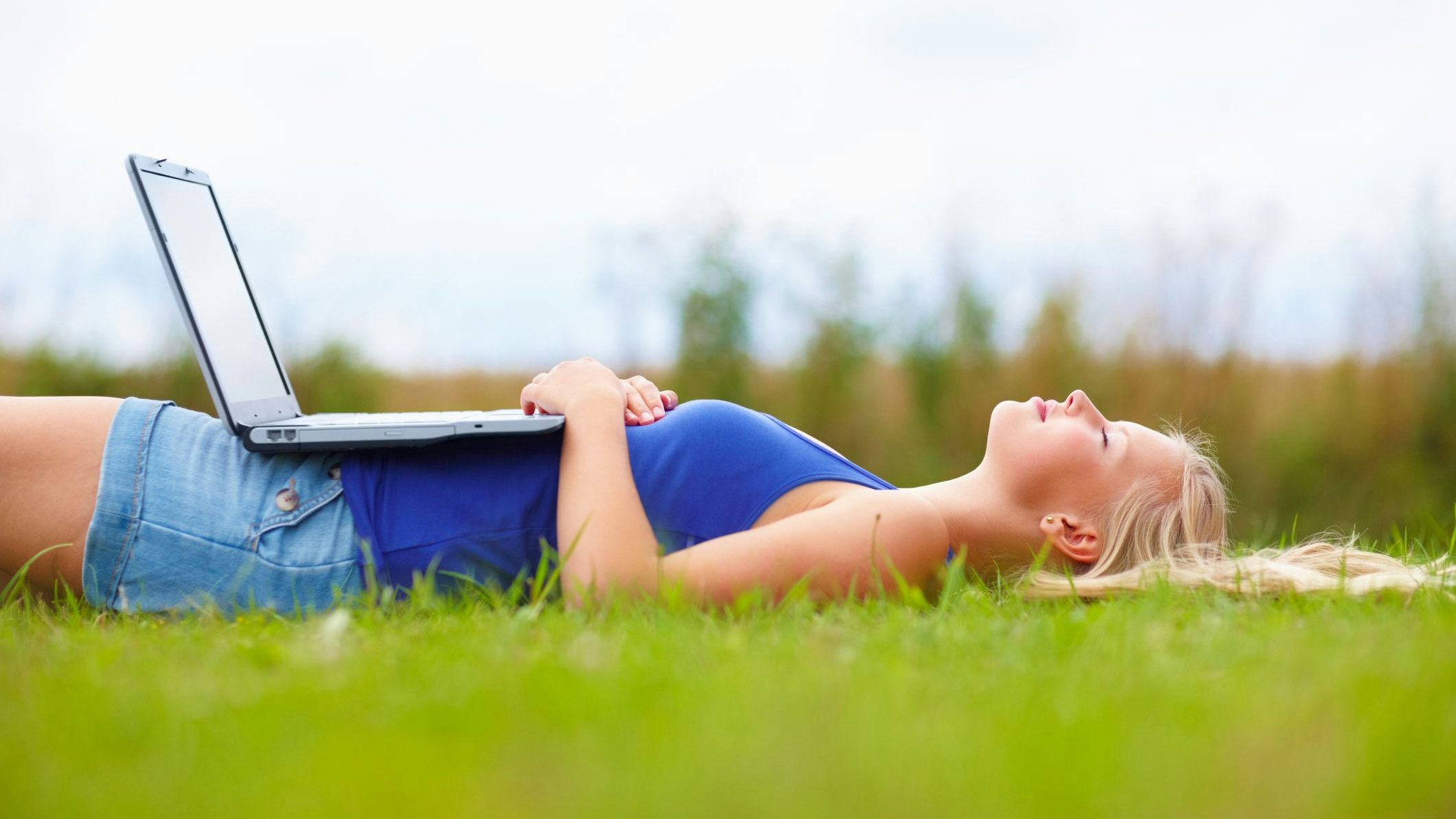 Mittagsschlaf ist wirksamer Schutz gegen negative Folgen der Hitze.