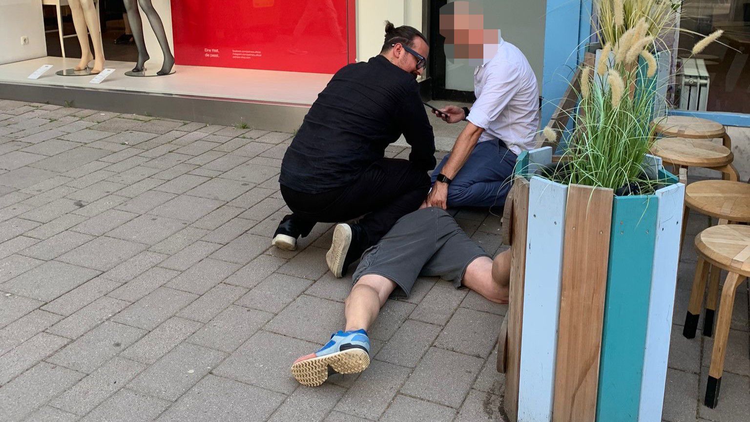 Ein bislang unbekannter Mann überfiel am Mittwoch zwischen 15 und 16 Uhr einer Bäckerei in Wien-Landstraße.