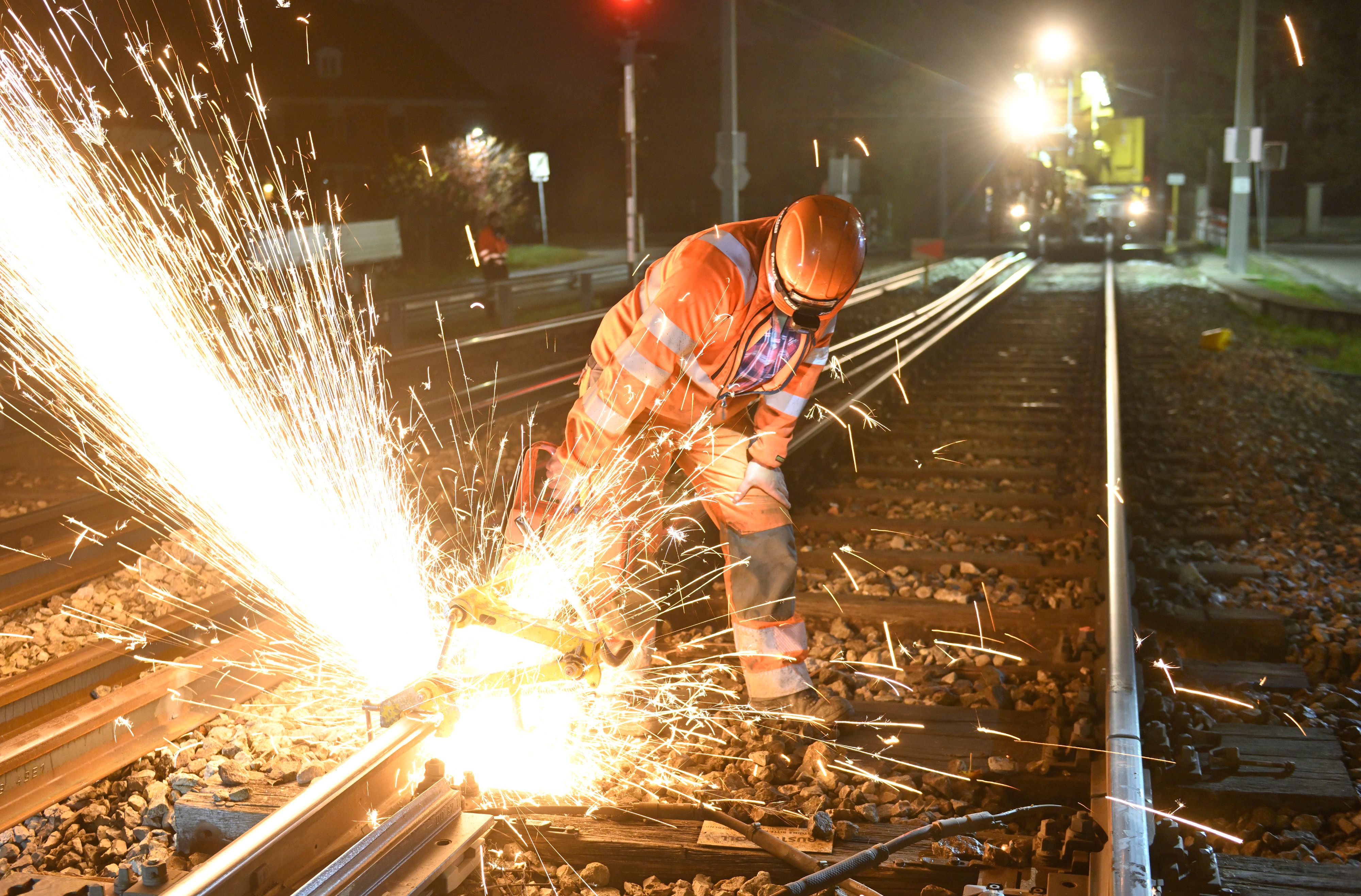 Sanierungsarbeiten an der Badner Bahn nahe Traiskirchen