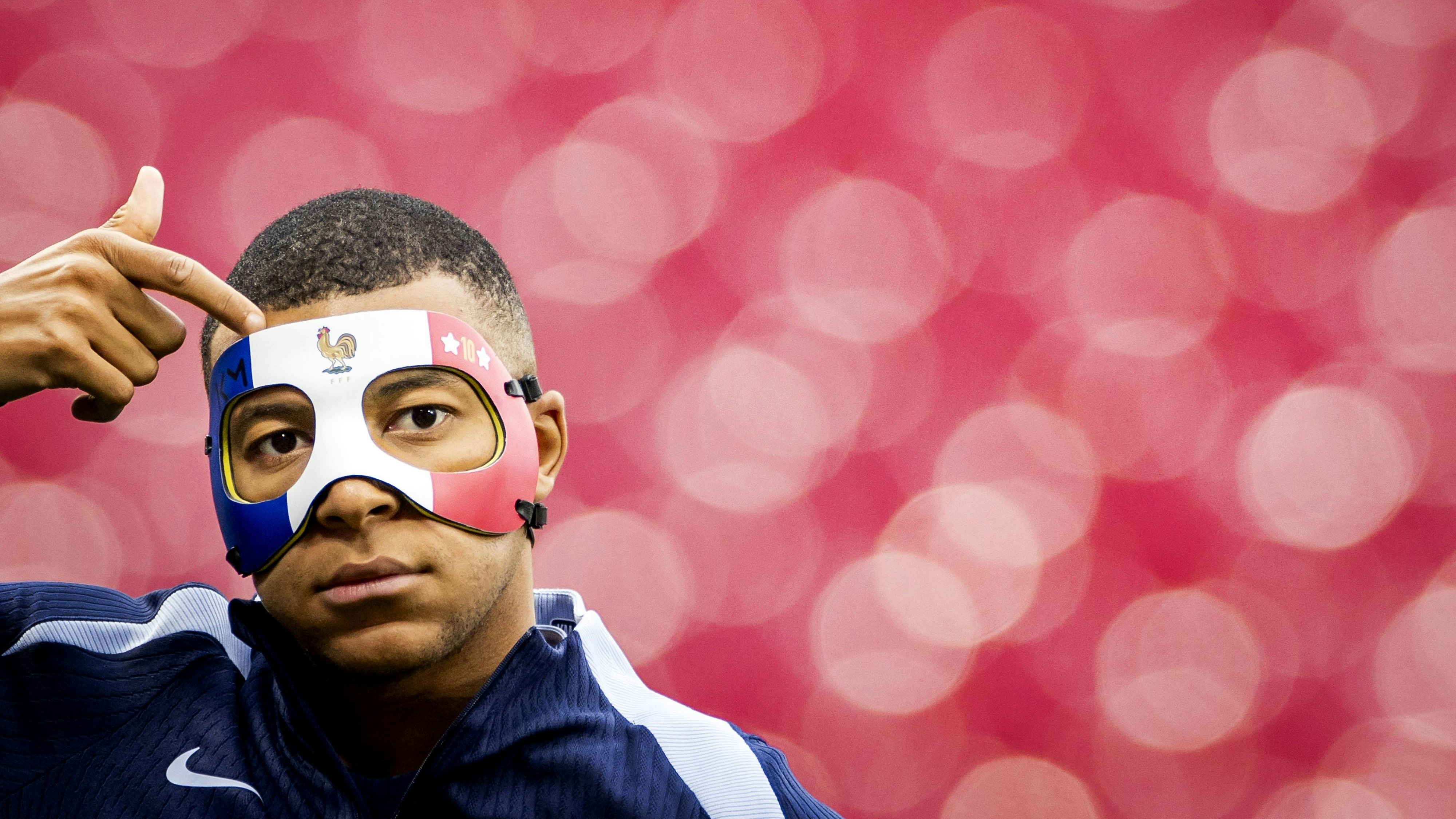 Kylian Mbappe mit Maske.
